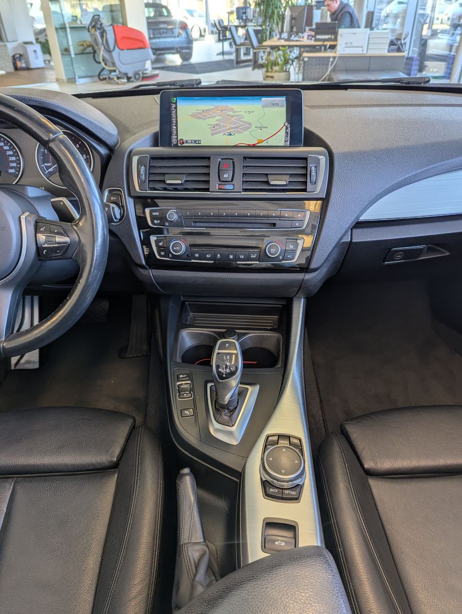 Fahrzeugabbildung BMW 220 d M-Sport-Paket Leder Bi-Xen Navi HiFi
