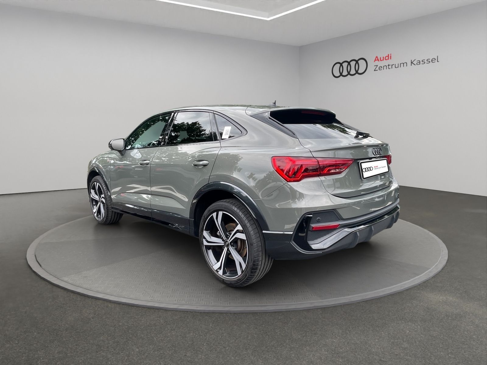 Audi Q3 SB 45 TFSI e S line Matrix AHK Kamera Navi foto 4