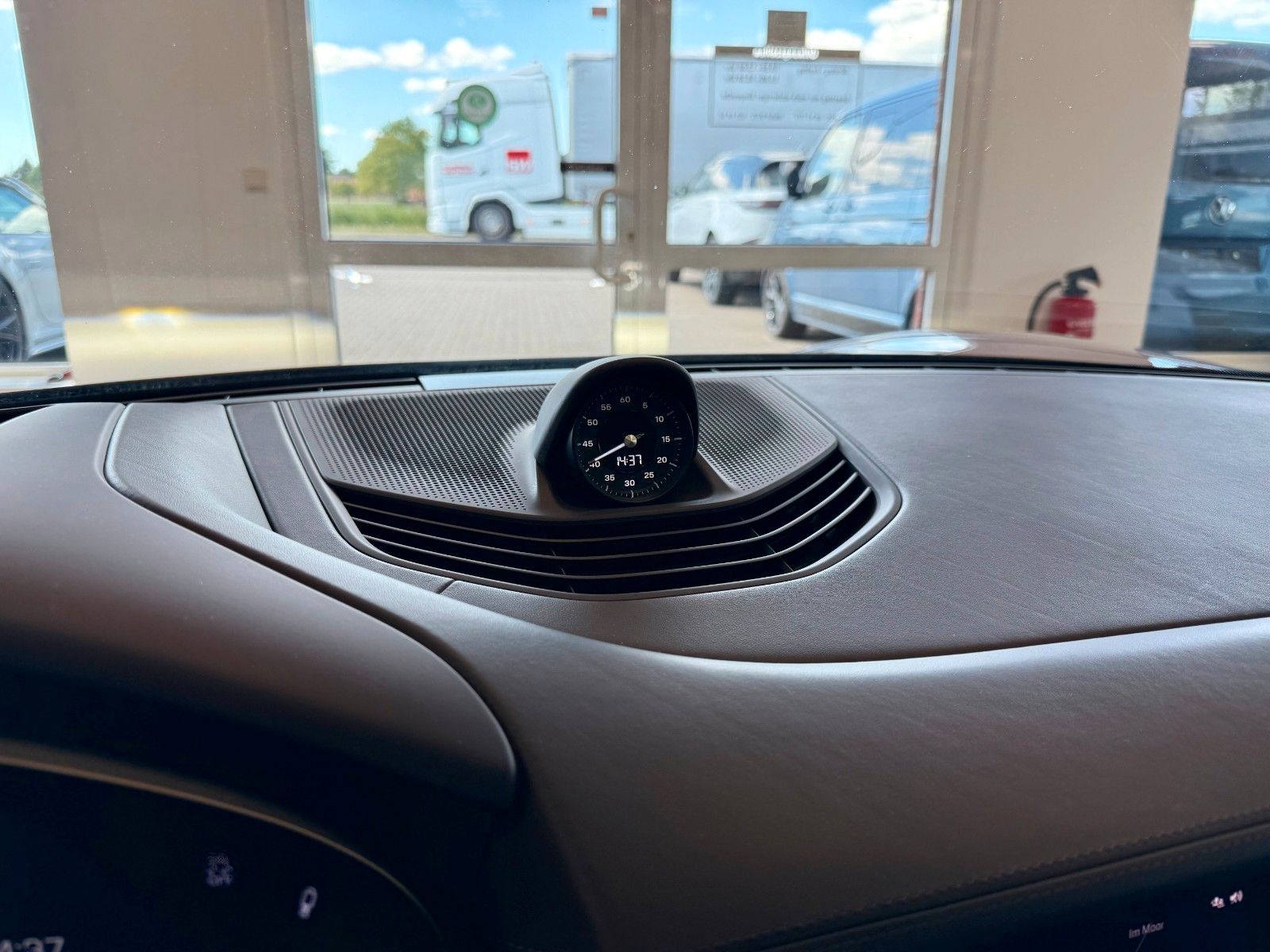 Fahrzeugabbildung Porsche Taycan Performance/HeadUP/SportDesign/APPROVED