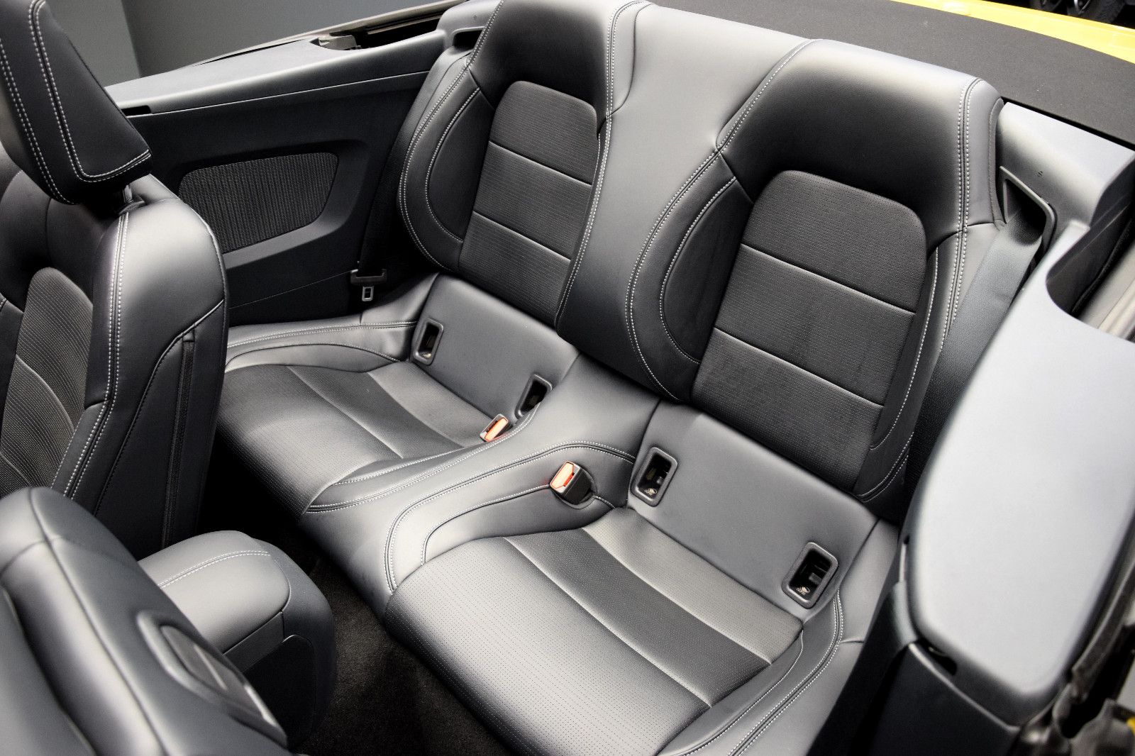Fahrzeugabbildung Ford Mustang GT Convertible 5.0 Ti-VCT V8 328 DEUTSCH