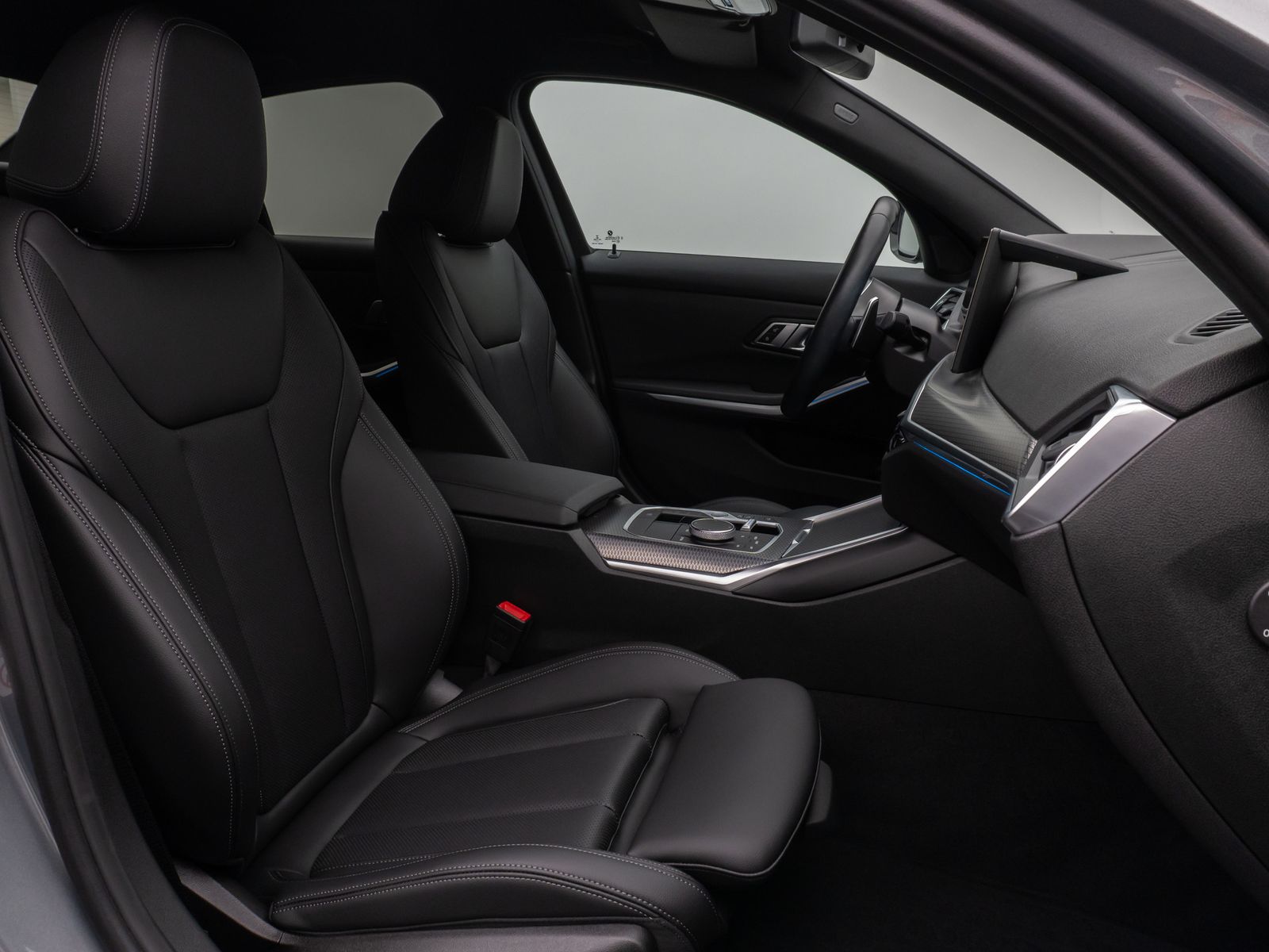 Fahrzeugabbildung BMW 330e M Sport Kamera DAB HiFi Stop&Go Komfort 19"