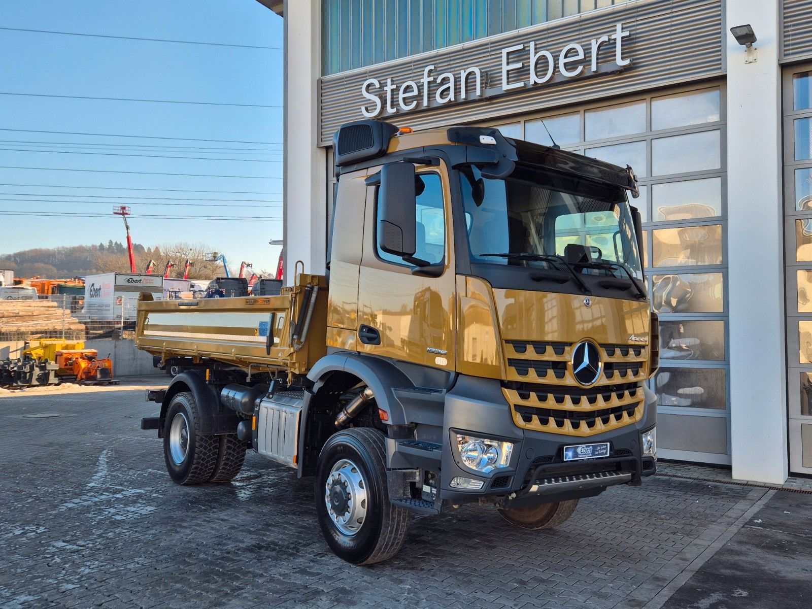 Fahrzeugabbildung Mercedes-Benz Arocs 1836 AK 4x4 Meiller AHK