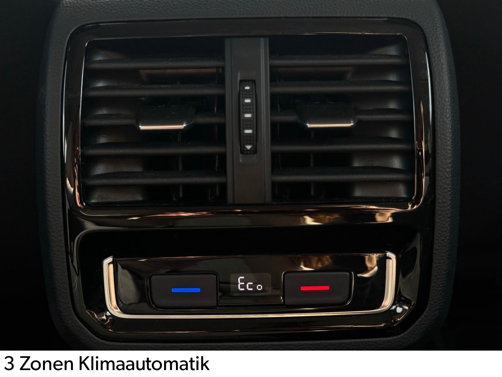 Fahrzeugabbildung Volkswagen Passat Variant GTE Massage SHZ Kam ACC Lane LED