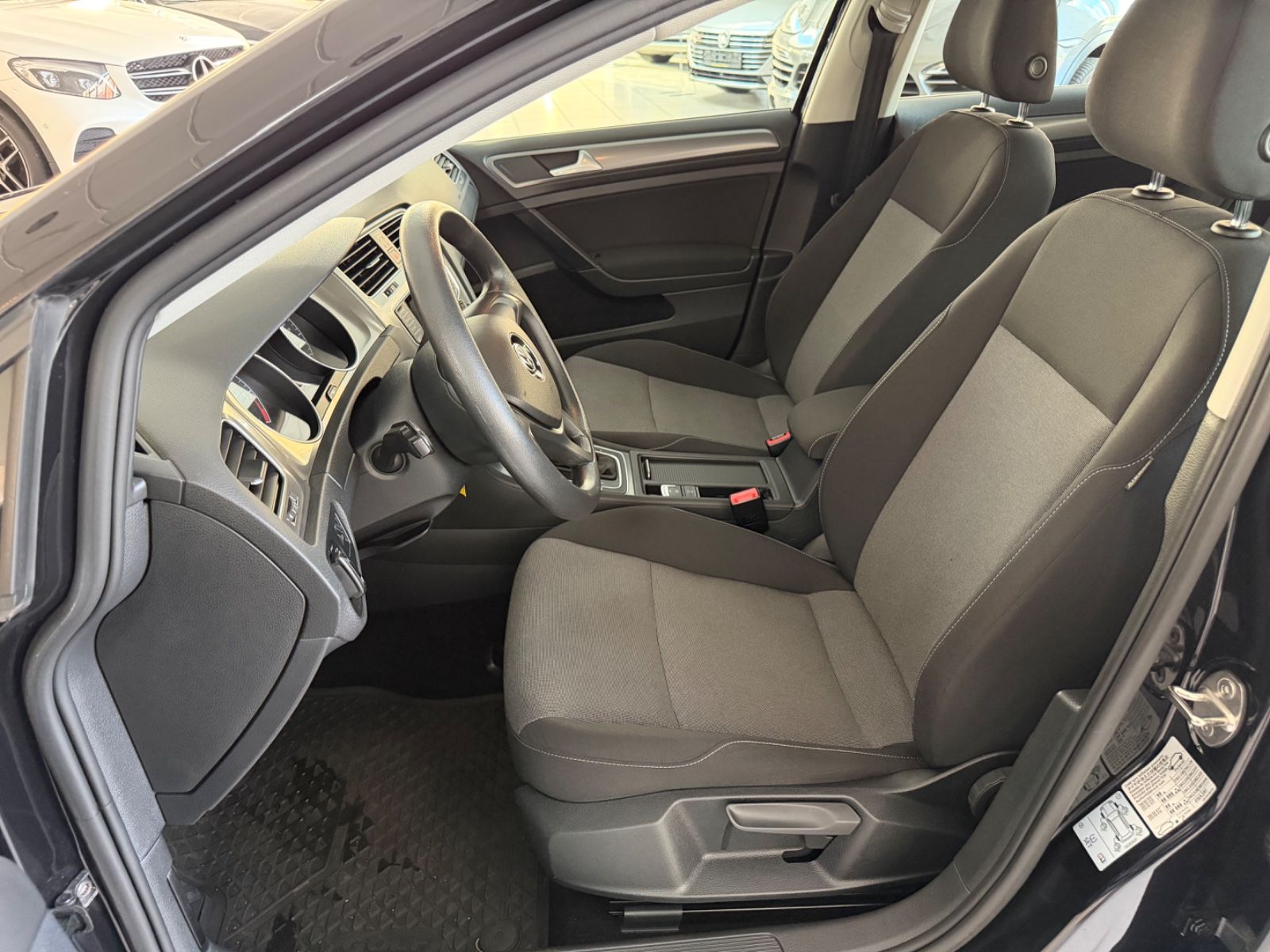 Fahrzeugabbildung Volkswagen Golf VII Variant Trendline BMT