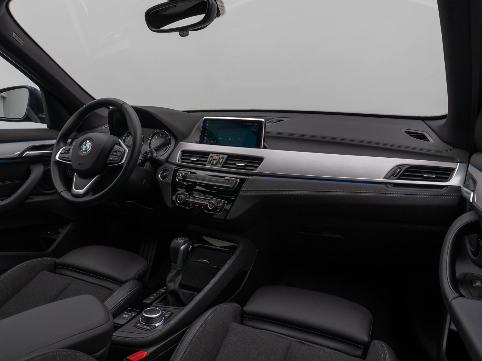 Fahrzeugabbildung BMW X1 xD25e Sport Line Parkassist DAB HiFi Komfort