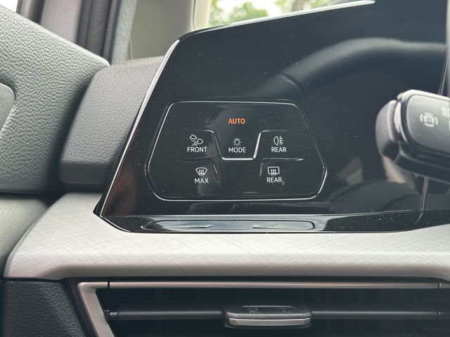 Golf VIII 1.5 eTSI Life DSG SHZ NAVI AHK ACC LED