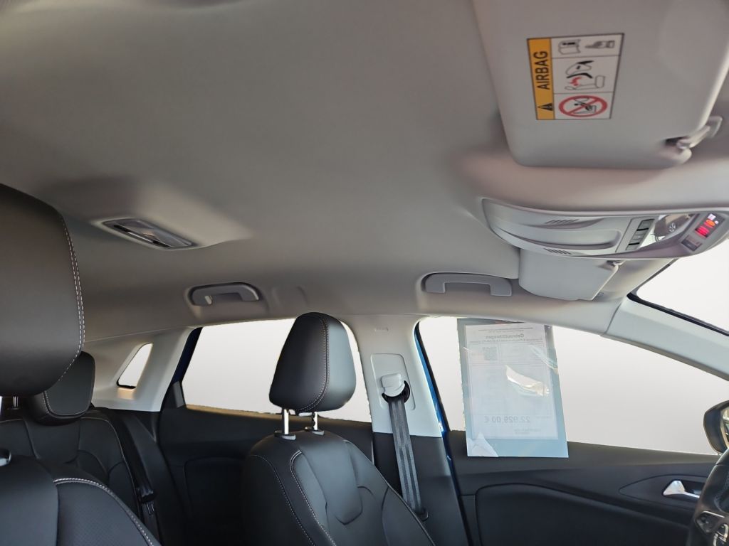Fahrzeugabbildung Opel Grandland X Plug-in-Hybrid 1.6 DI 224 PS Ultimat