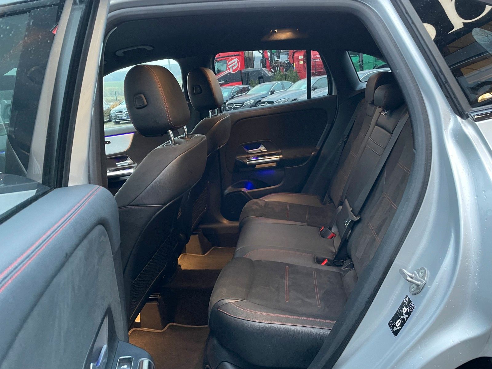 Fahrzeugabbildung Mercedes-Benz GLA 200 AMG+Ambiente+TotW+Night+RKamera+19Zoll