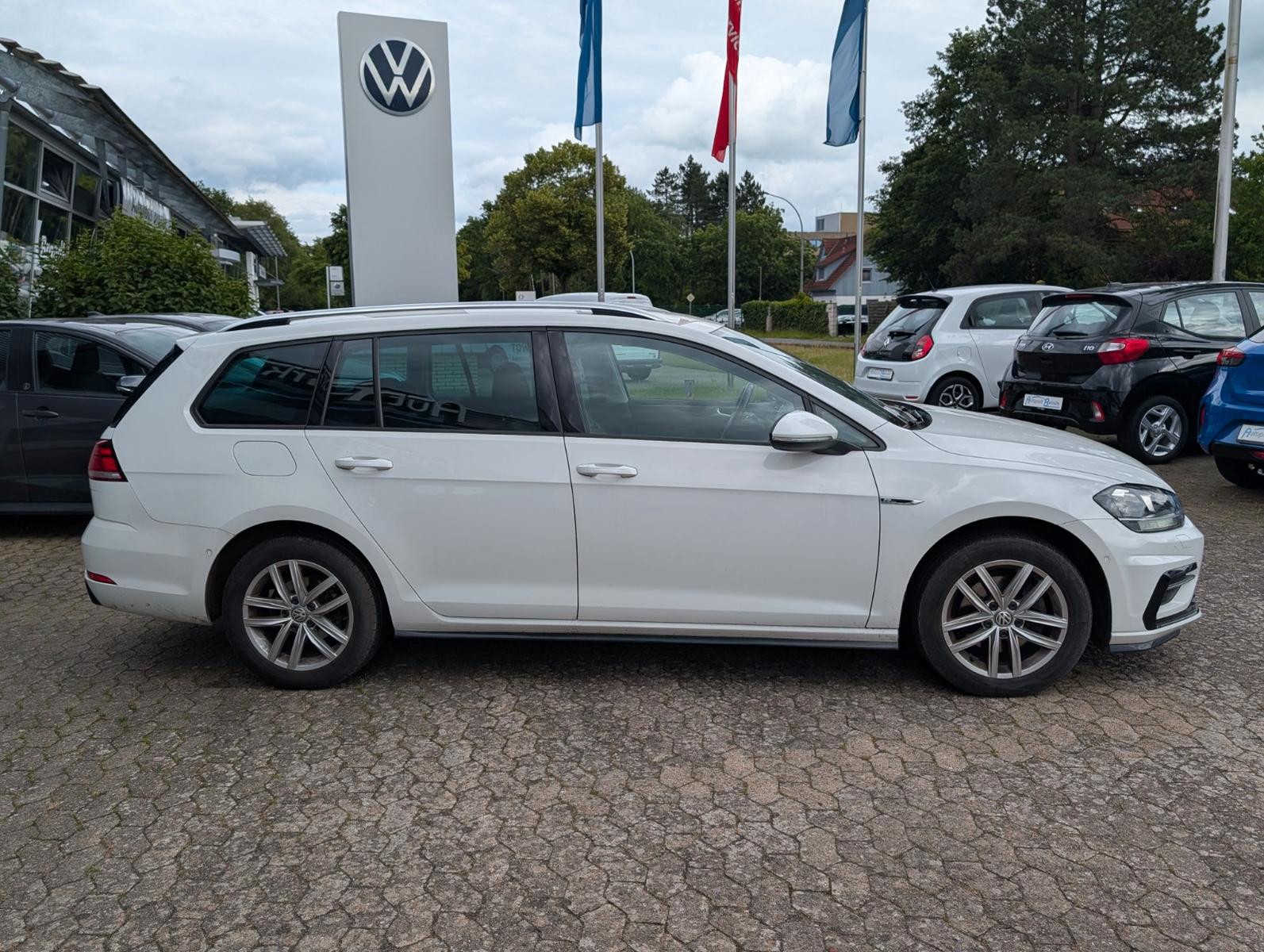 Volkswagen Golf VII 2.0TDI R-Line*DSG*ACC*Massage*KAM*