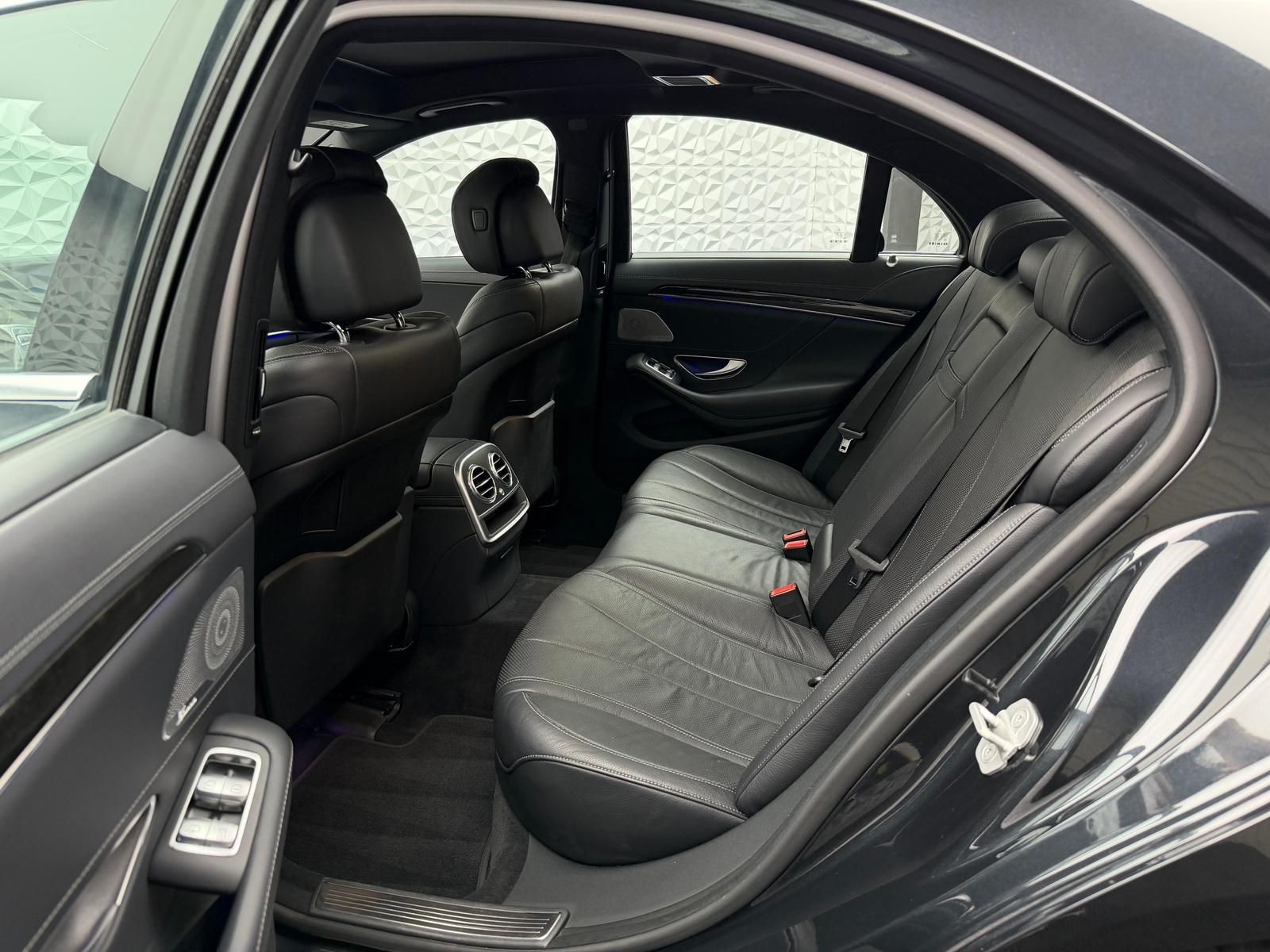 Fahrzeugabbildung Mercedes-Benz S350 3.0 CDI BLUETEC/4MATIC/DISTRO/PANO/AIRMATIC