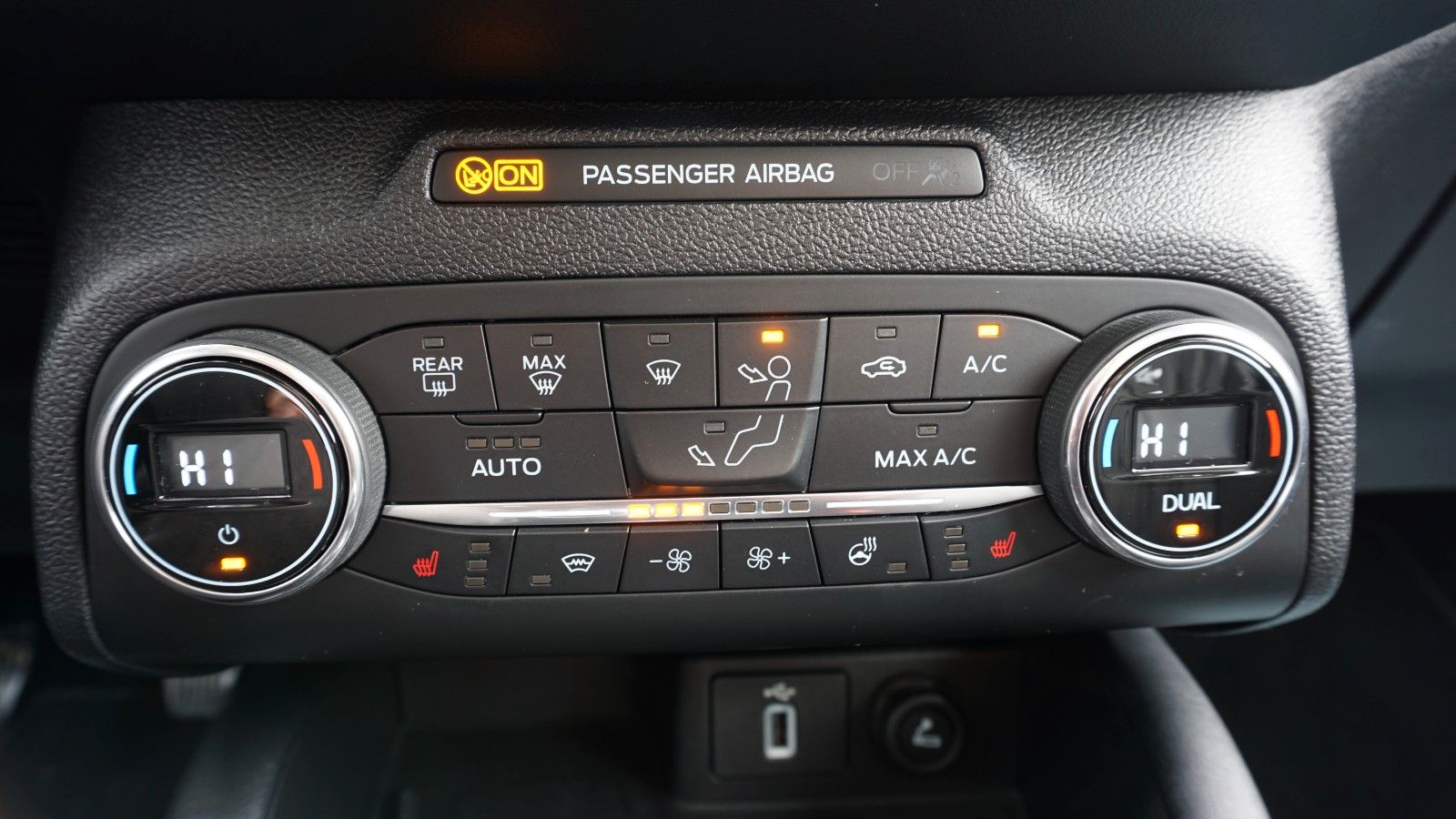 Fahrzeugabbildung Ford Focus Turnier Vignale, Kamera, Pano, Leder, LED