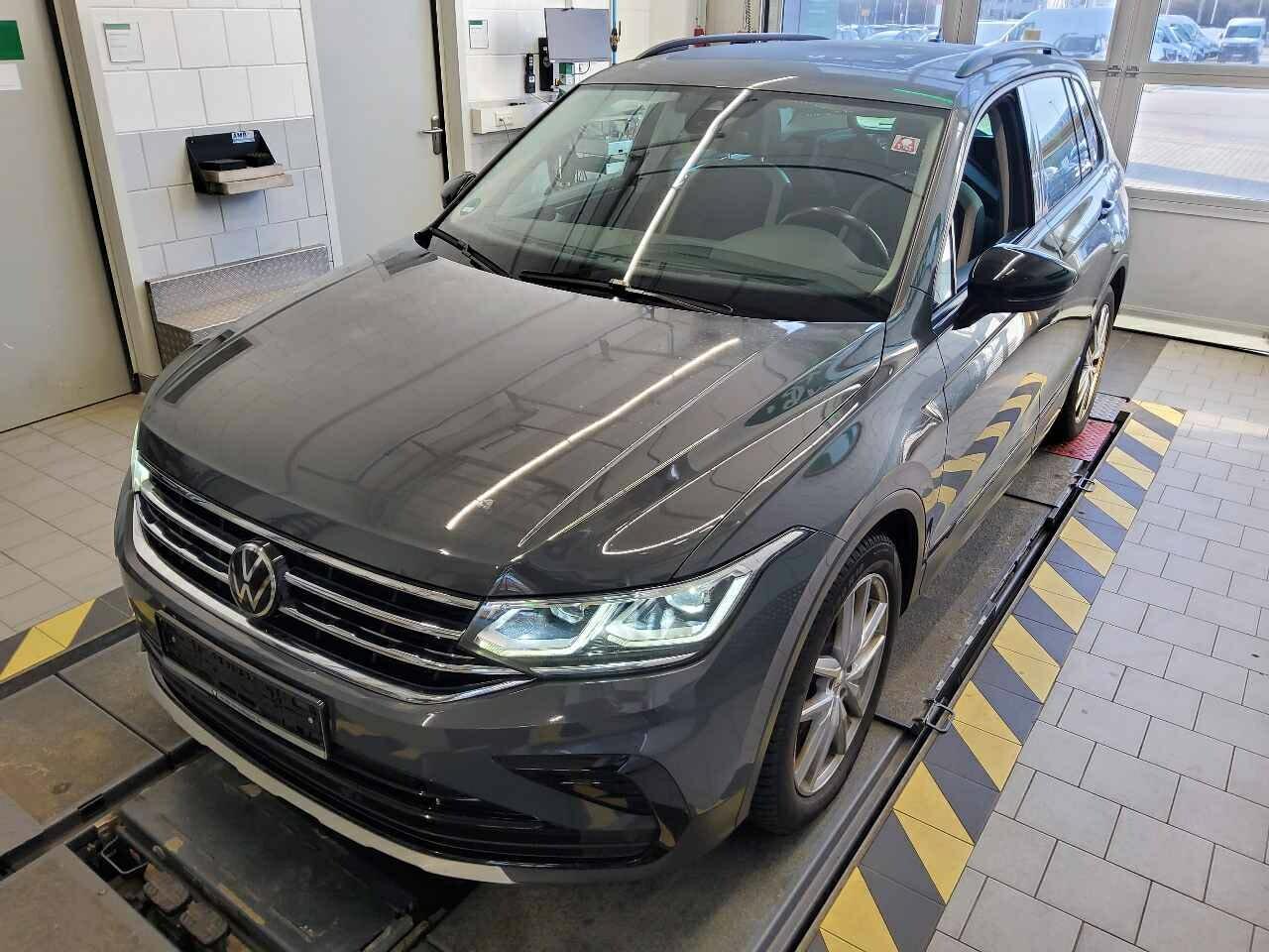 Volkswagen Tiguan Urban Sport 4Motion Panorama AHK Kamera