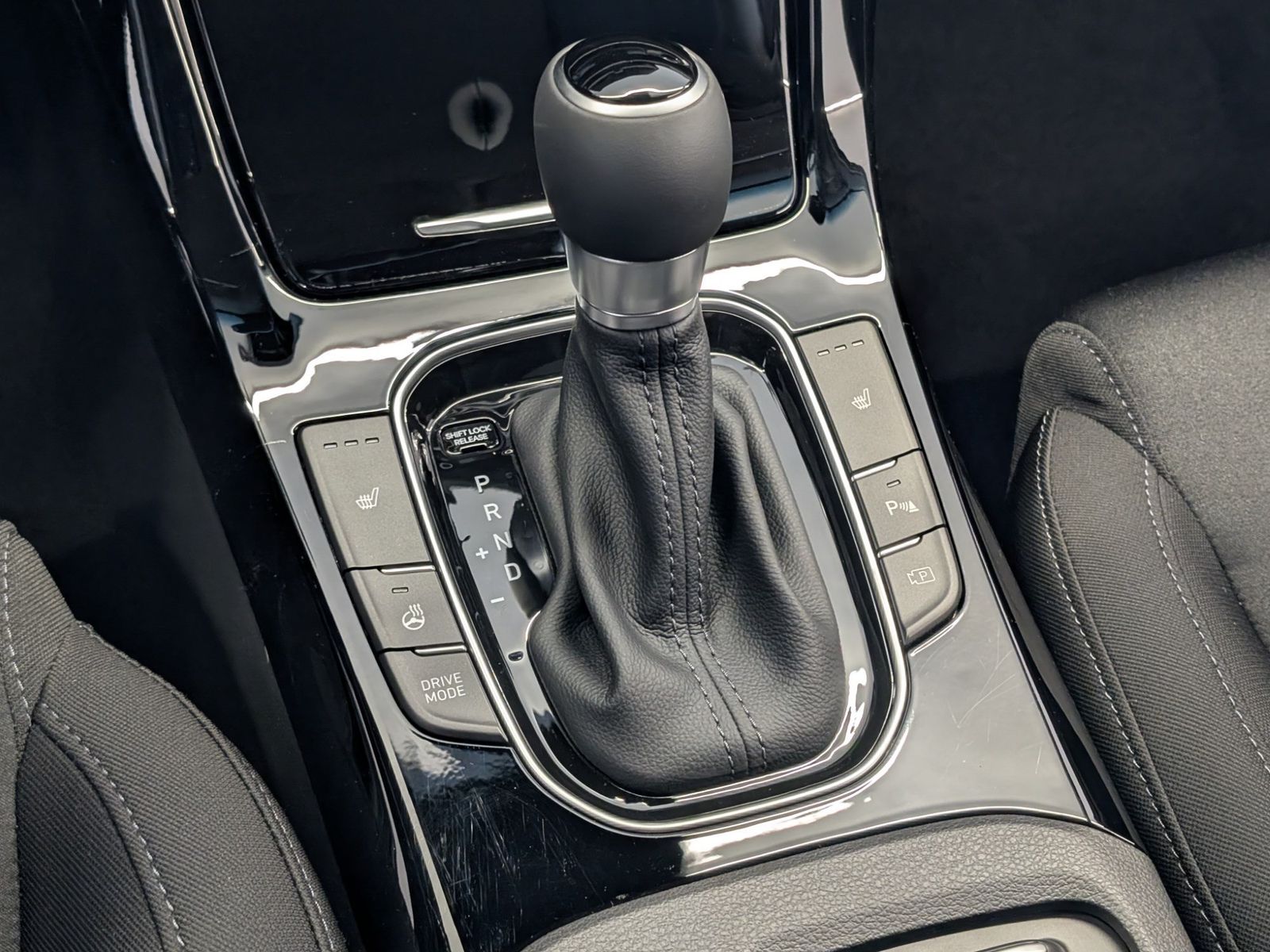 HYUNDAI i30 Kombi 1.6 T-GDI Trend Automatik SHZ Navi – Bild 21