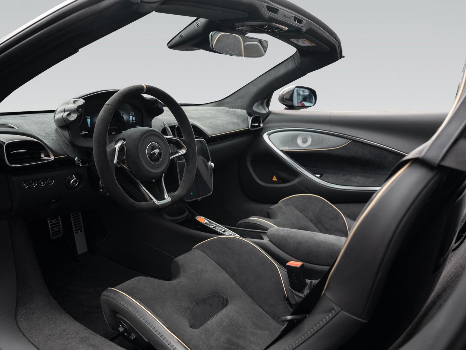 McLaren Artura Spider | MSO Velocity Colour Transform