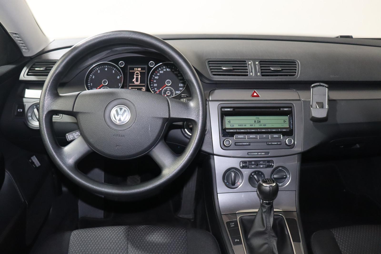 Volkswagen Passat 2009 — photo 14