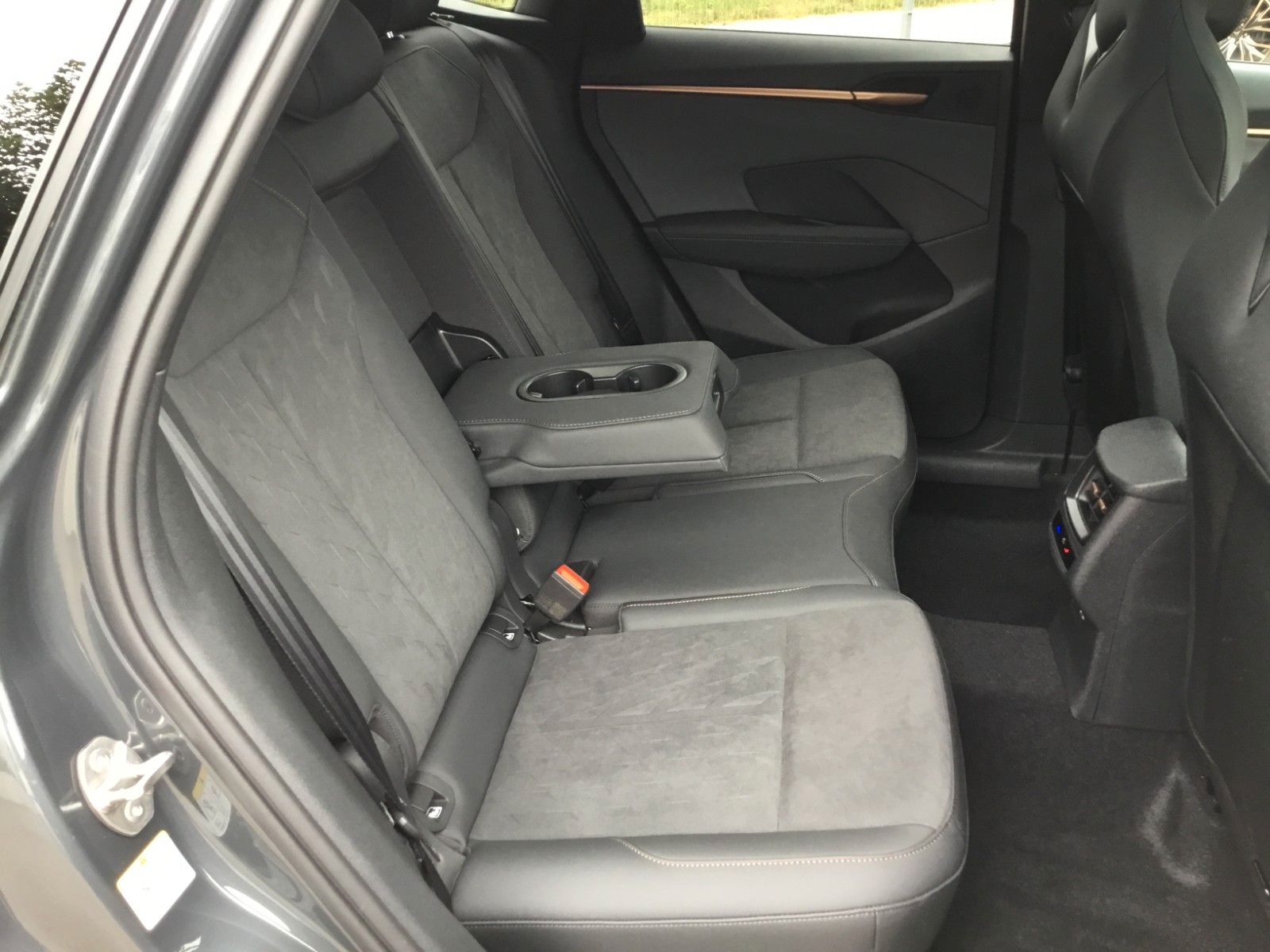 Fahrzeugabbildung CUPRA Terramar 2.0 TSI DSG 4Drive+Matrix+AHK+Pano+360°