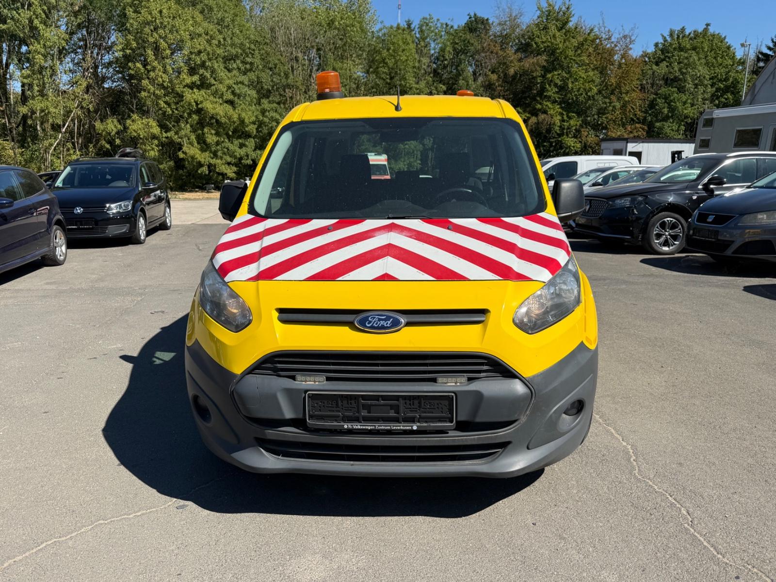 Ford Tourneo 2015 — rear view