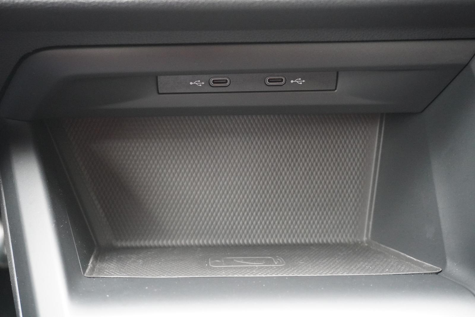 Volkswagen Golf VIII Variant R-Line eTSI DSG Panorama, миниатюра 28