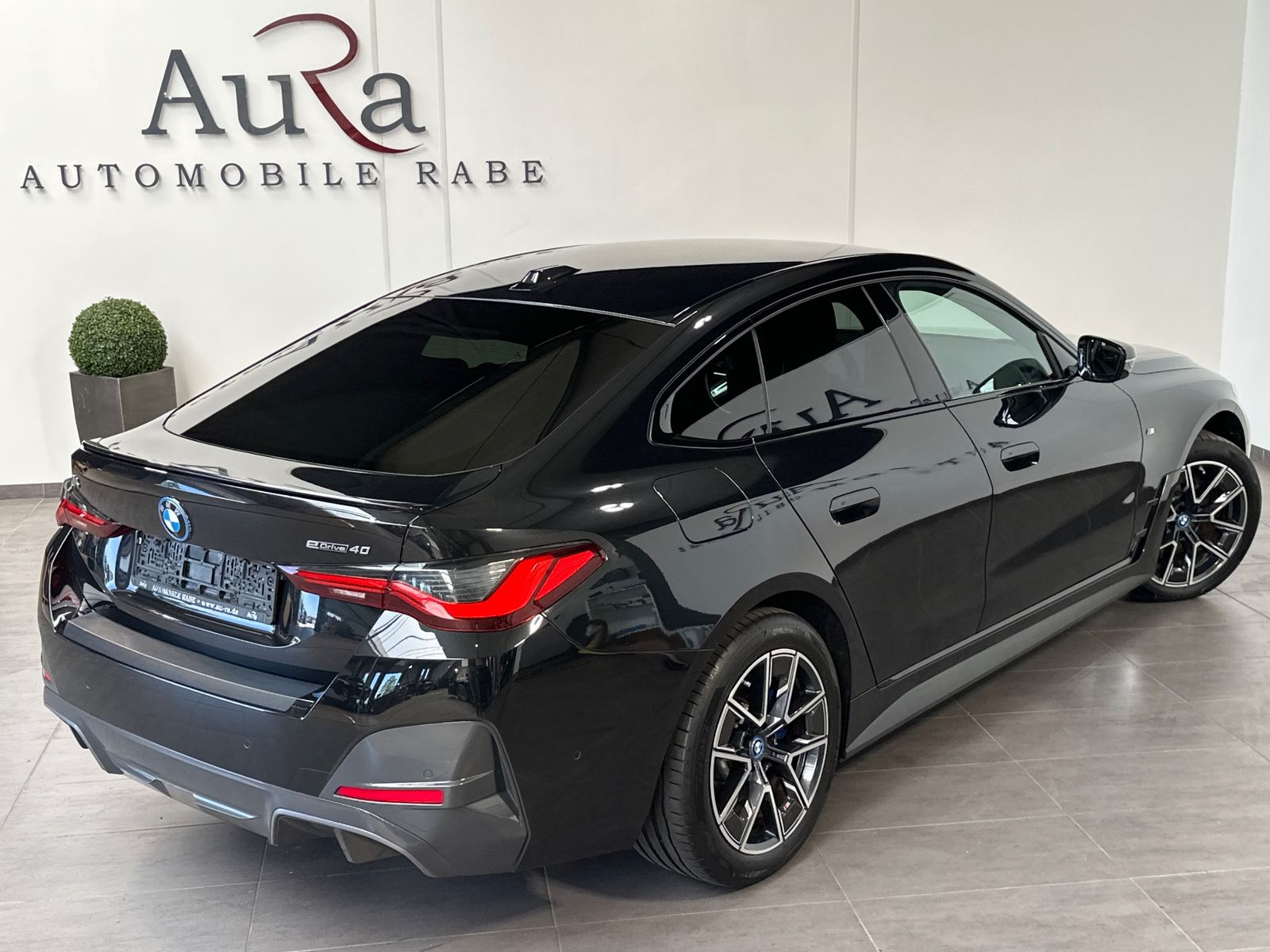 Fahrzeugabbildung BMW i4 eDrive40 Gran Coupe M-Sport NAV+LED+KAM+ACC