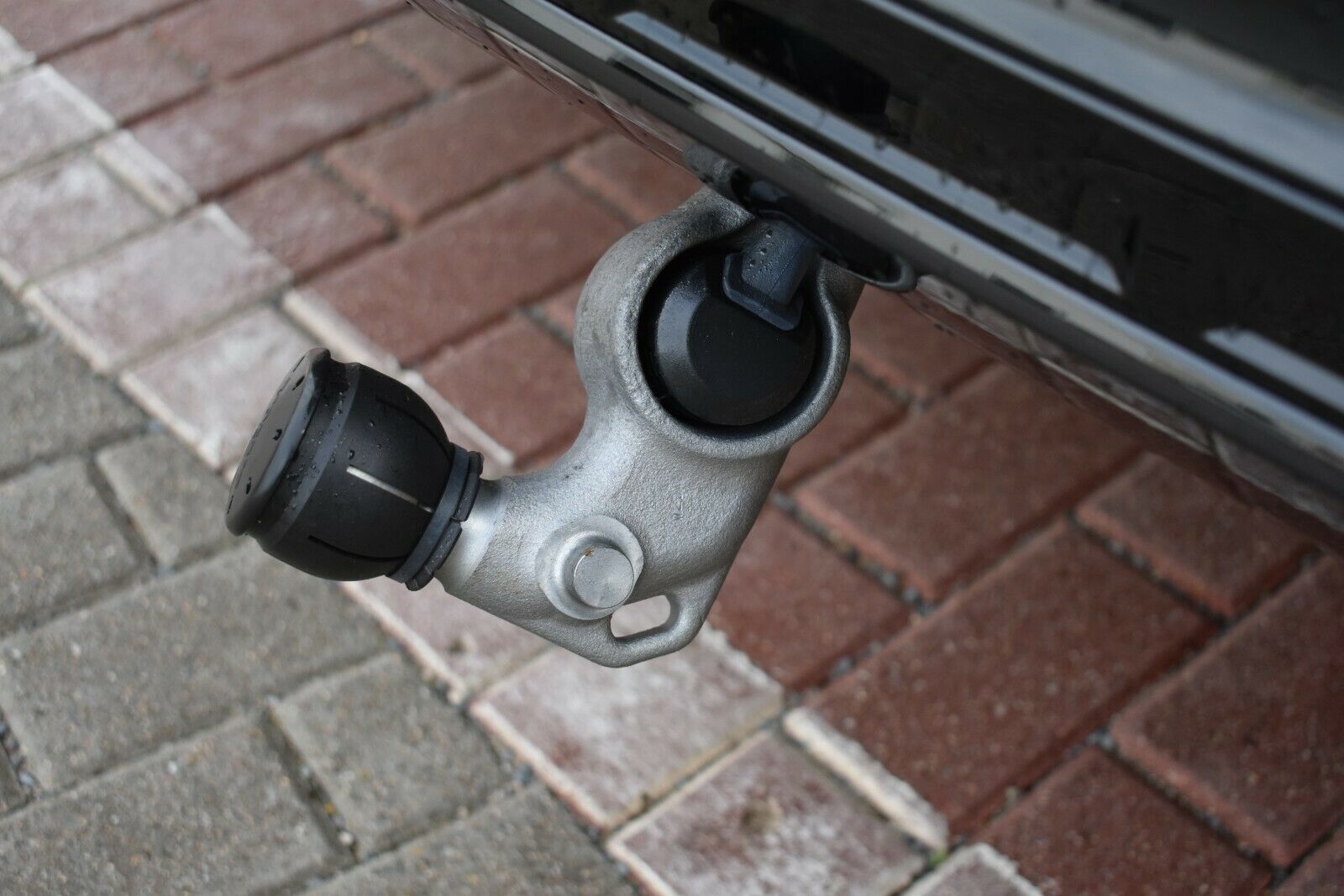 Fahrzeugabbildung Volvo XC60 T8 Twin Engine AWD R-Design*AHK*LUFT*Navi*