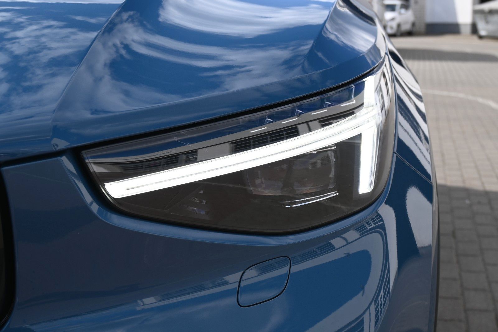 Fahrzeugabbildung Volvo XC40 B3 DKG Ultra Dark*FSHZG*PANO*360°*ACC