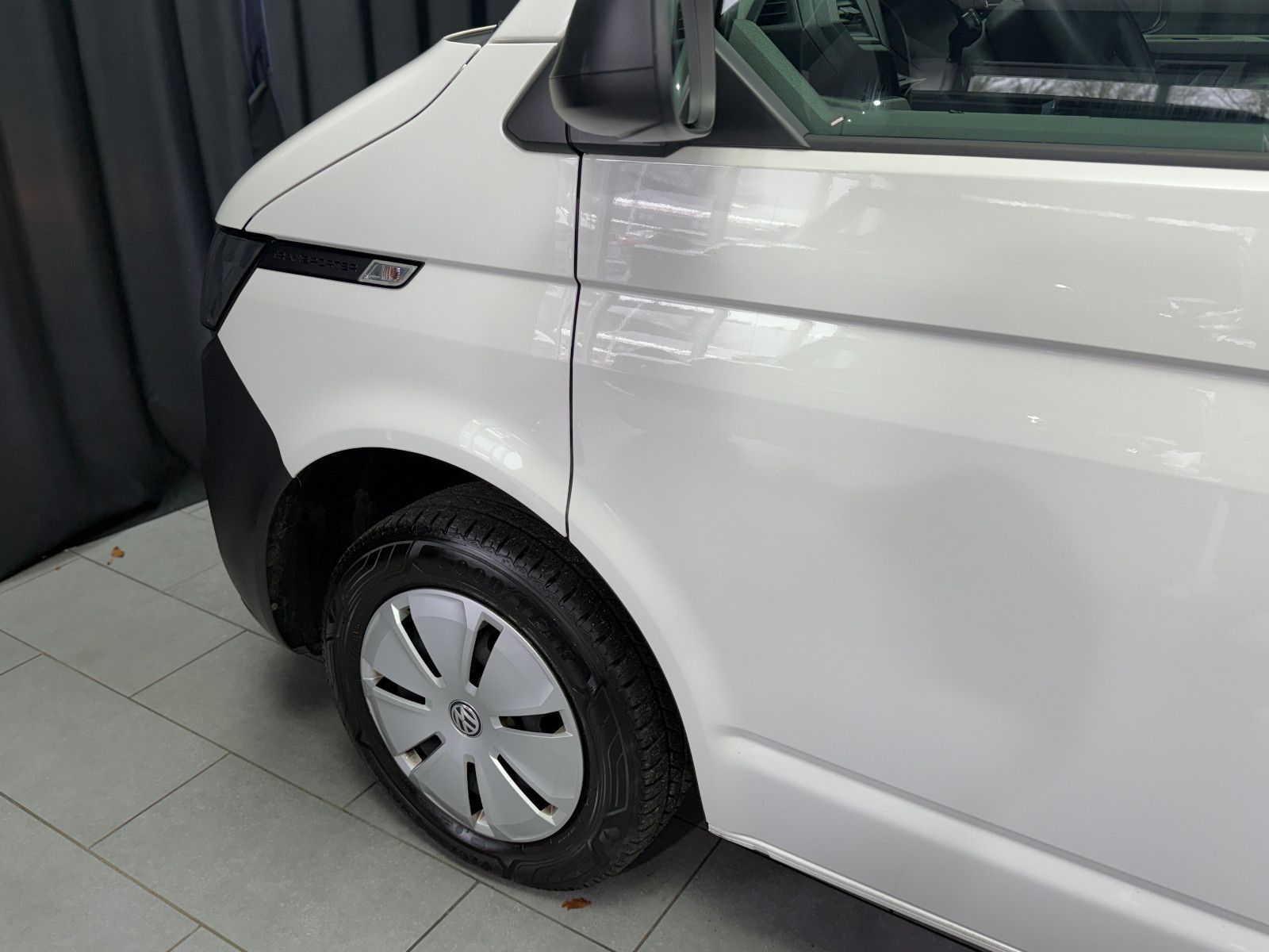 Fahrzeugabbildung Volkswagen T6.1 Transporter Kasten lang FWD|AC|PDC