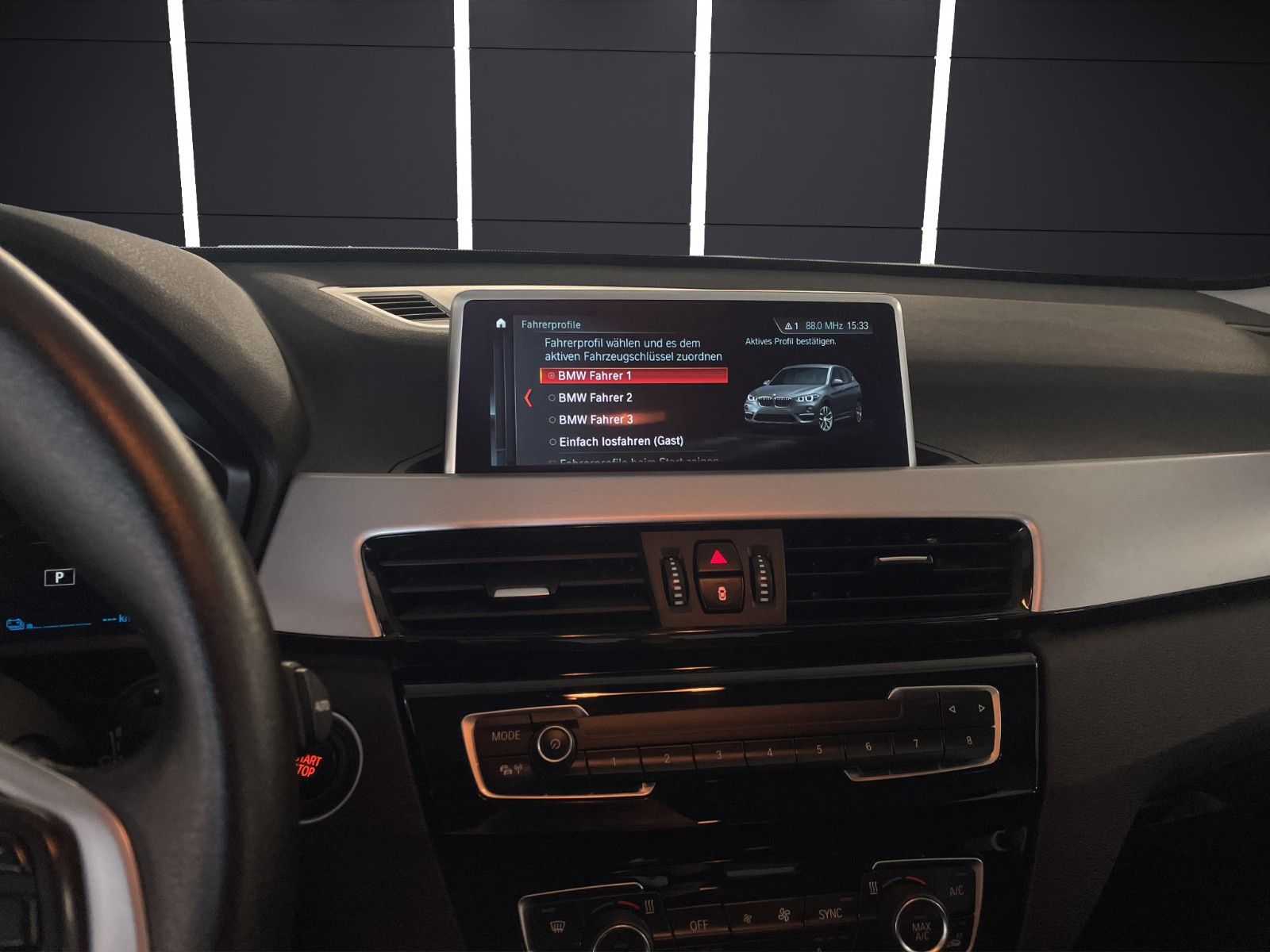 Fahrzeugabbildung BMW X1 xDrive 25 e Advantage *PDC*SitzHz*Navi*Allrad