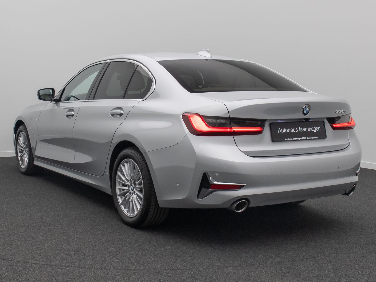 Fahrzeugabbildung BMW 330e Luxury Line 360°Laser HUD DAB H/K Komfort