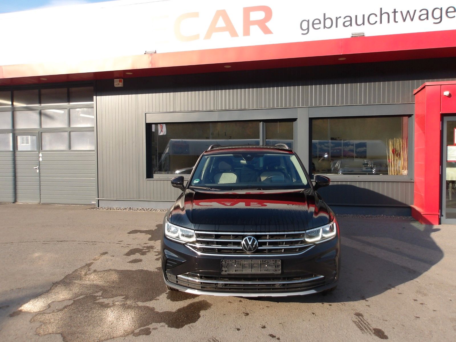 Volkswagen Tiguan Elegance "AHV,GLSD" EXP € 17990.-- imagem 2