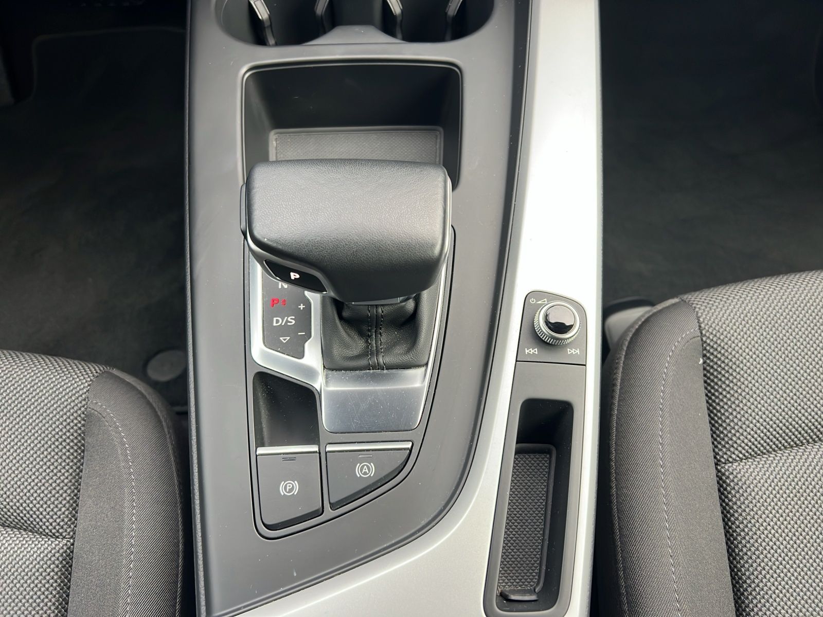 Fahrzeugabbildung Audi A4 Avant 35 TDI S-tronic AHK Navi ACC PDC SH