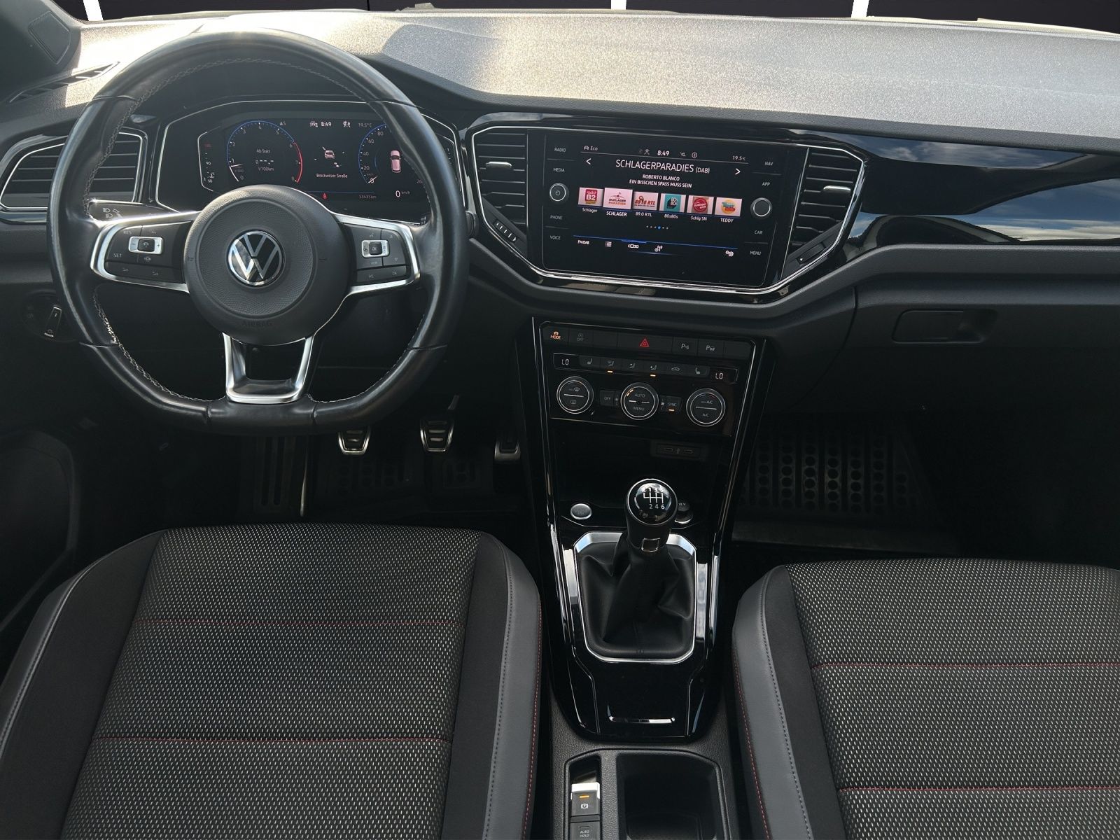 Fahrzeugabbildung Volkswagen T-Roc TSI Sport LED AHK Navi AID ACC RFK SH 18"