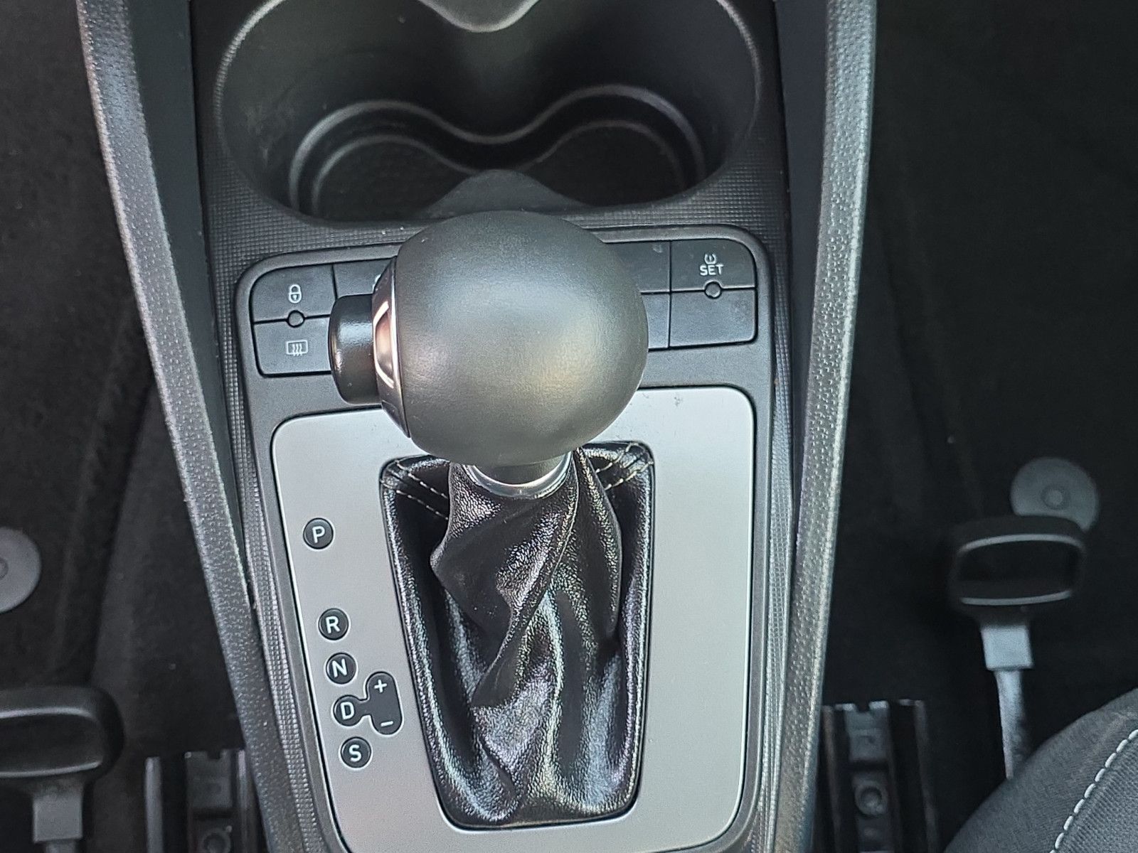 Fahrzeugabbildung SEAT Ibiza SC FR AUTOMATIK NAVI SHZ KLIMA