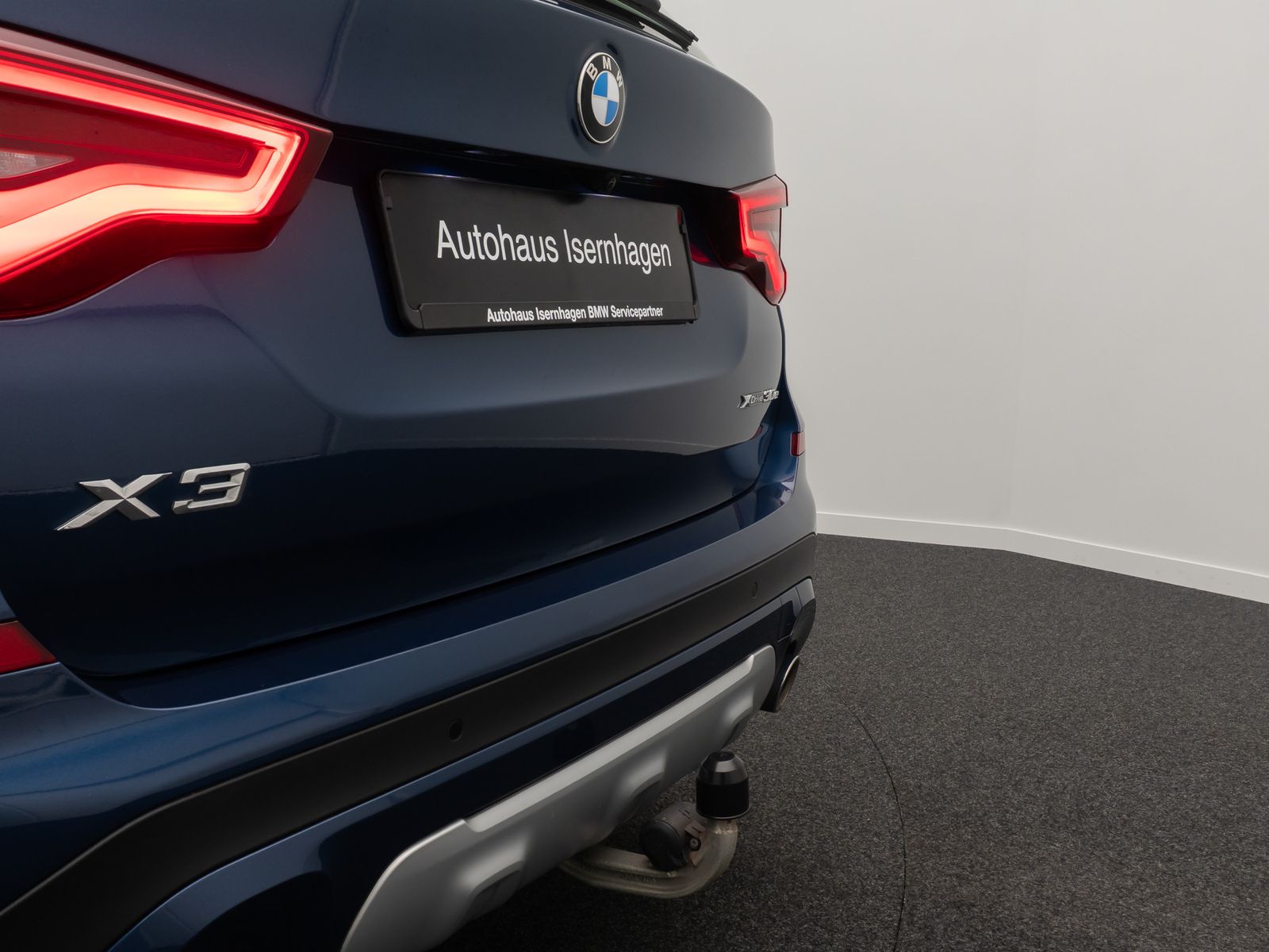 Fahrzeugabbildung BMW X3 xD30e xLine DAB Kamera AHK Alarm Panorama H/K