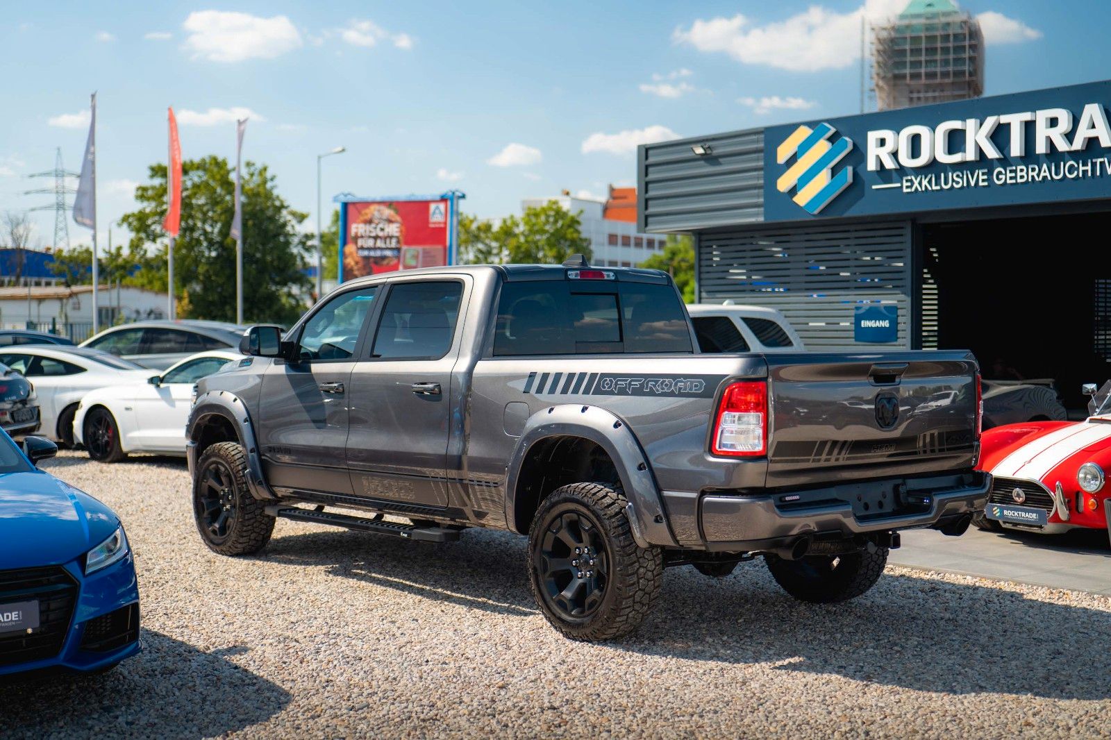 Fahrzeugabbildung Dodge RAM 5.7 V8 HEMI 4x4 OFFROAD LONGBED AXLE LOCK