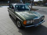 Mercedes-Benz 200 W123 Limousine 2. Hand - Mercedes-Benz 200 in Hamburg