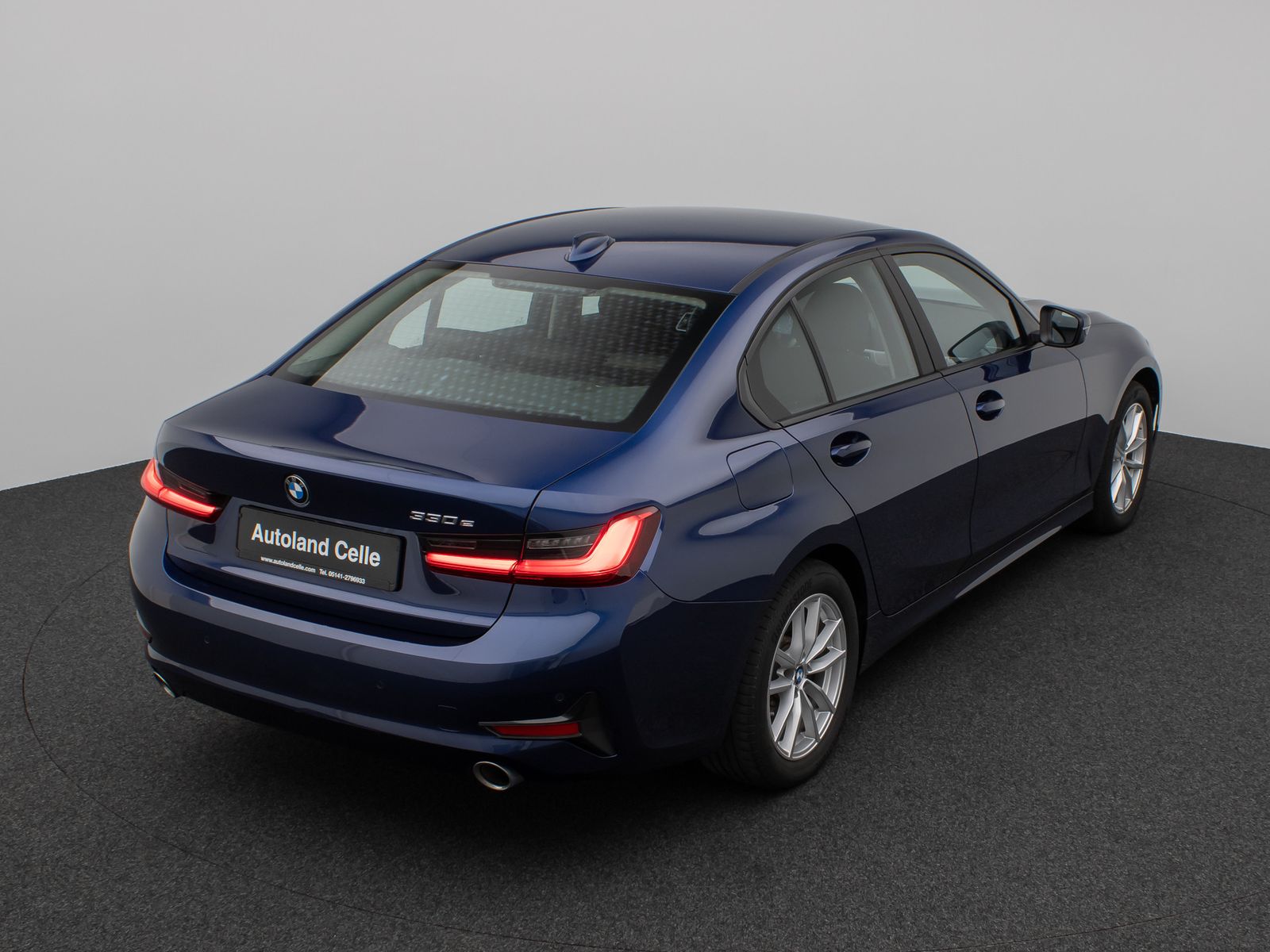 Fahrzeugabbildung BMW 330e CockPitPr Navi PDC Alarm Geschwindigkeitsre