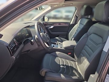 Volkswagen Touareg - 11