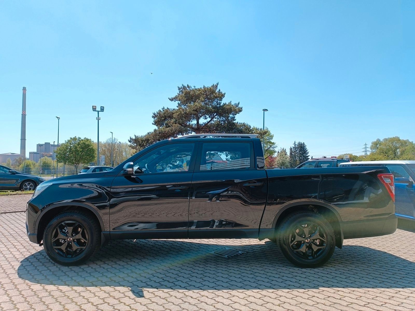 Fahrzeugabbildung Ssangyong Musso Grand 2.2D AT 4WD BLACKLINE XENON+ROLLO