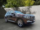 BMW X3 3.0d/xLine/HeadUp/Panorama/8-Fach Bereift - BMW X3: Braun