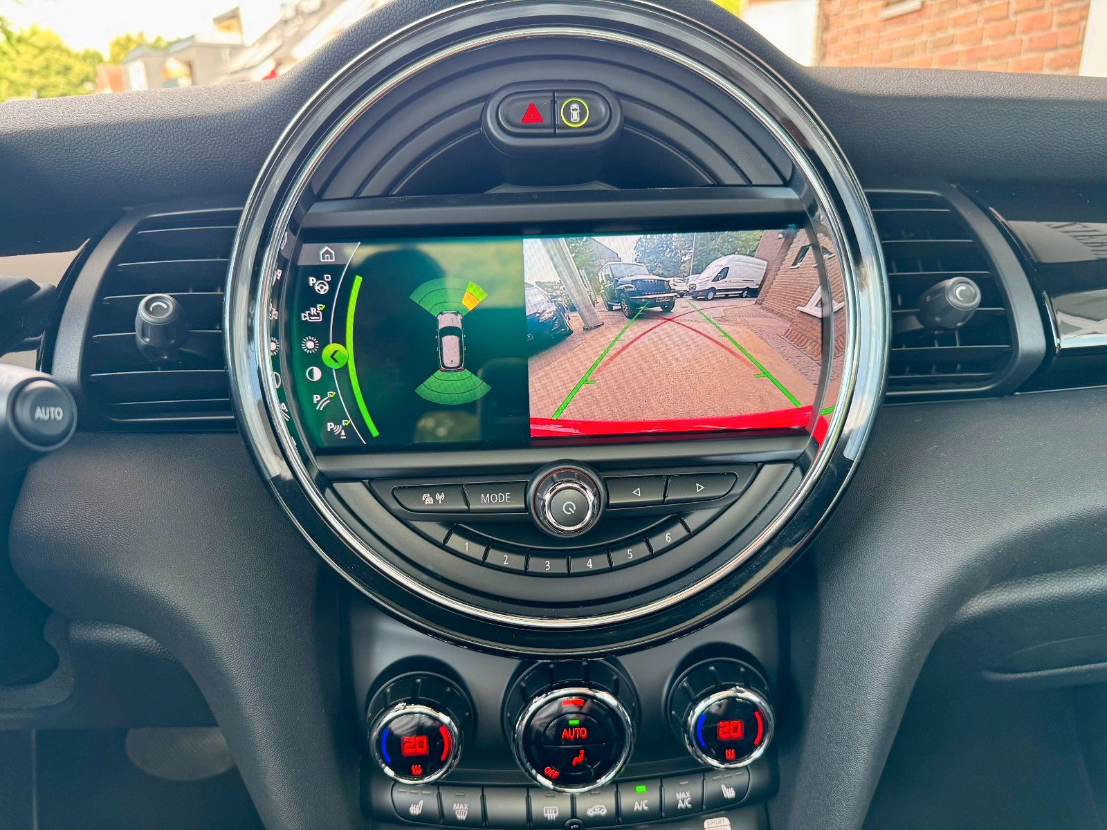 Fahrzeugabbildung MINI Cooper Autom. Navi/Panorama/LED/Sportsitze/1.Hd