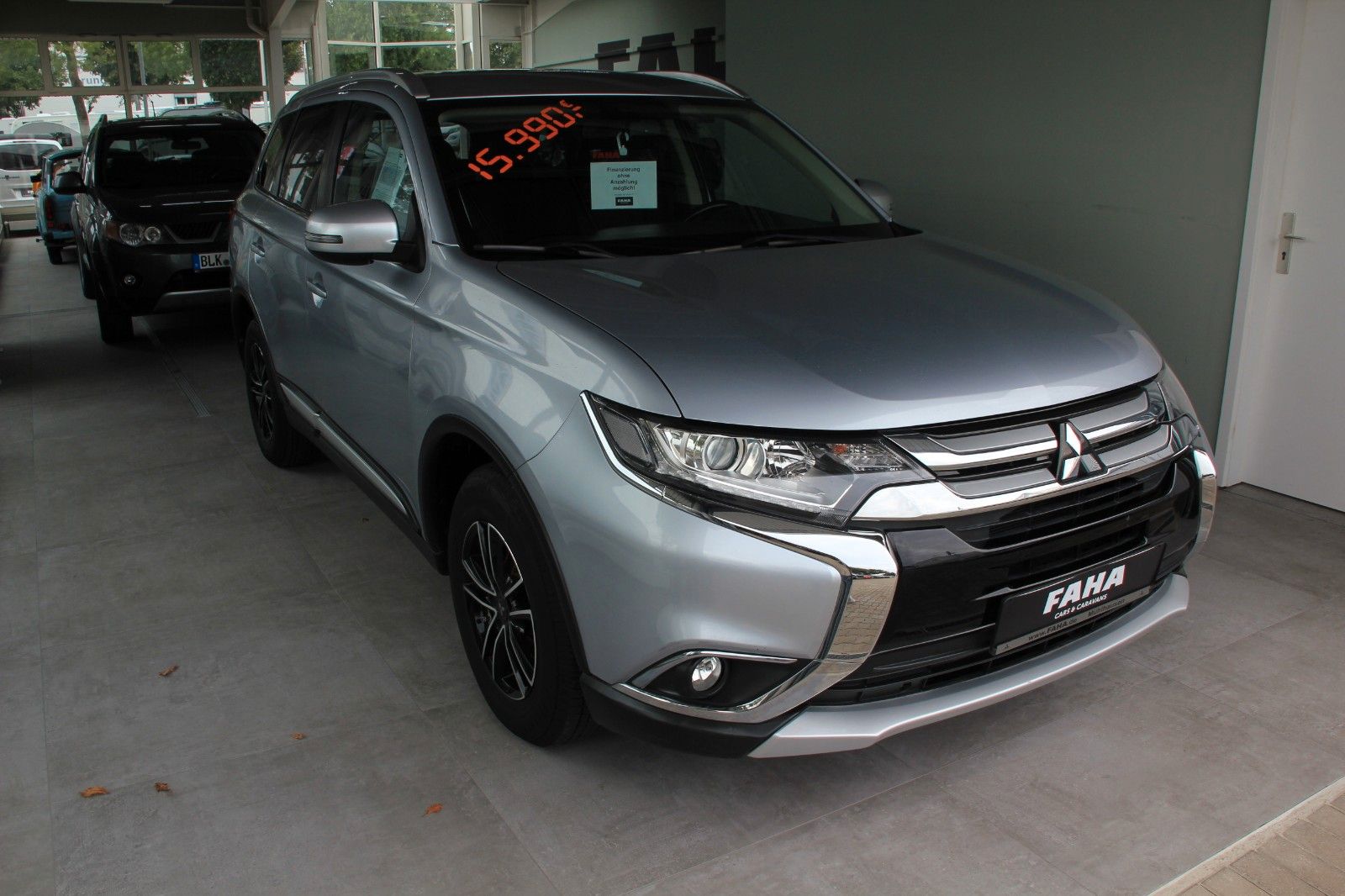 Fahrzeugabbildung Mitsubishi Outlander Edition 100 2WD