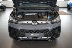 VW Tiguan 1.5 eTSI R-Line | Pano | HuD | AHK | 20" VW Tiguan 1.5 eTSI R-Line | Pano | HuD | AHK | 20"