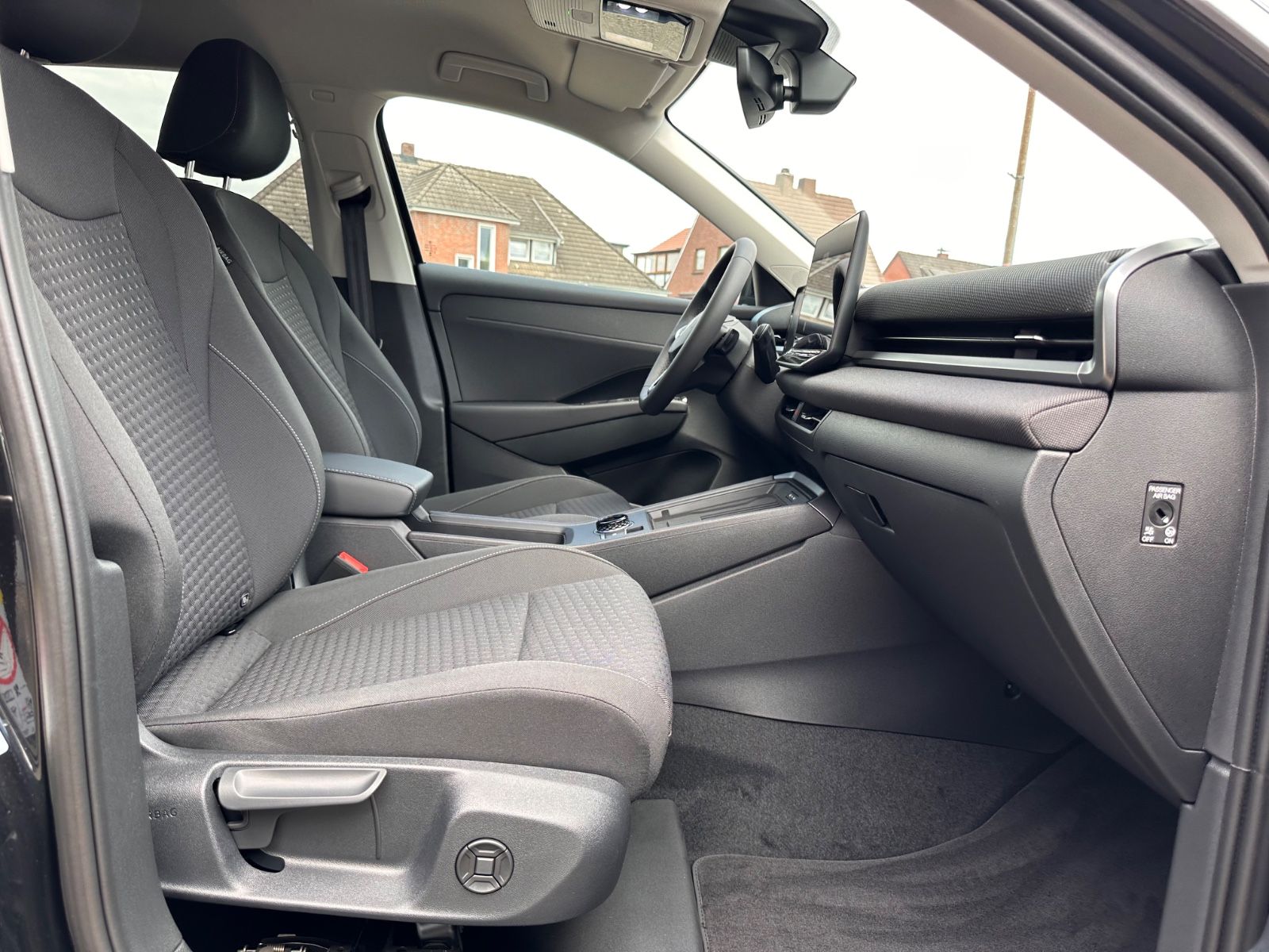 Fahrzeugabbildung Volkswagen T-Roc 1.5 eTSI DSG Life APP/ACC/LED/SHZG/PDC