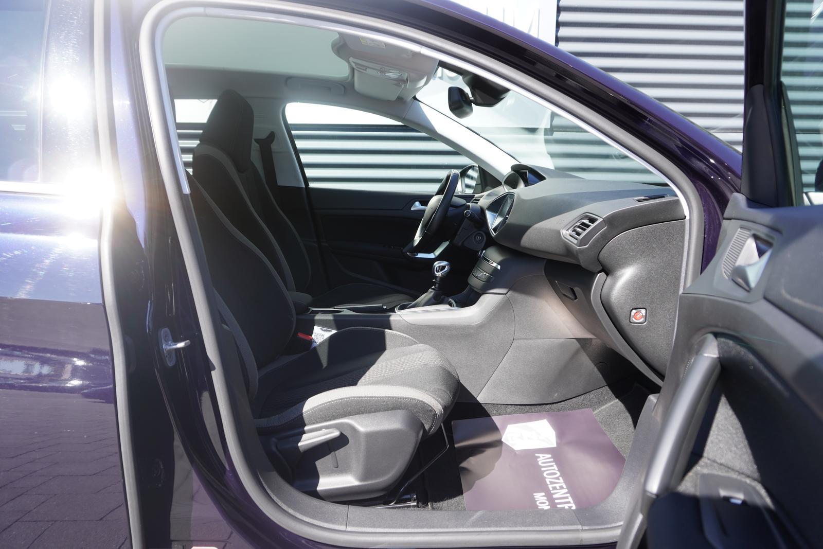 Peugeot 308 PURETECH STYLE|PANORAMA|KAMERA|TEMPOMAT|NAVI