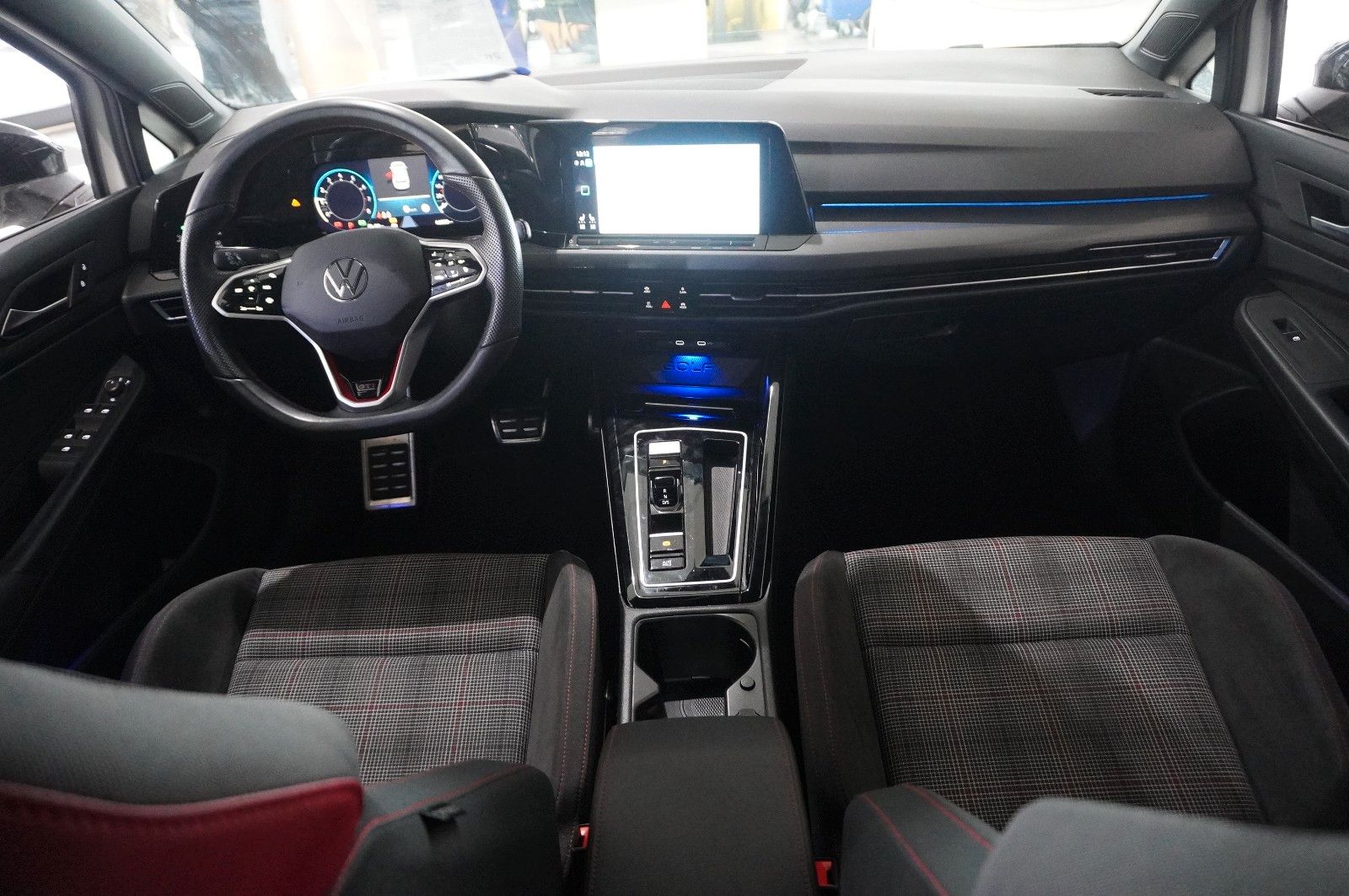 Fahrzeugabbildung Volkswagen Golf VIII Lim. 2.0 TSI GTI DSG NAVI/LED/KAMERA