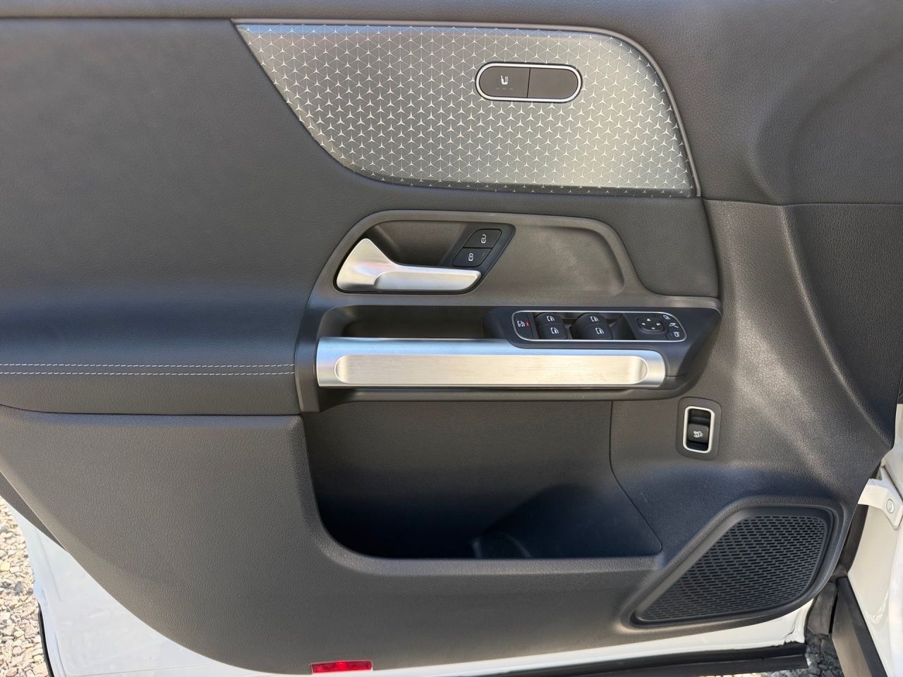 Fahrzeugabbildung Mercedes-Benz EQB 250+ BONUS+DISTRONIC+LENKRADHEIZ+VERKEHRSZEI