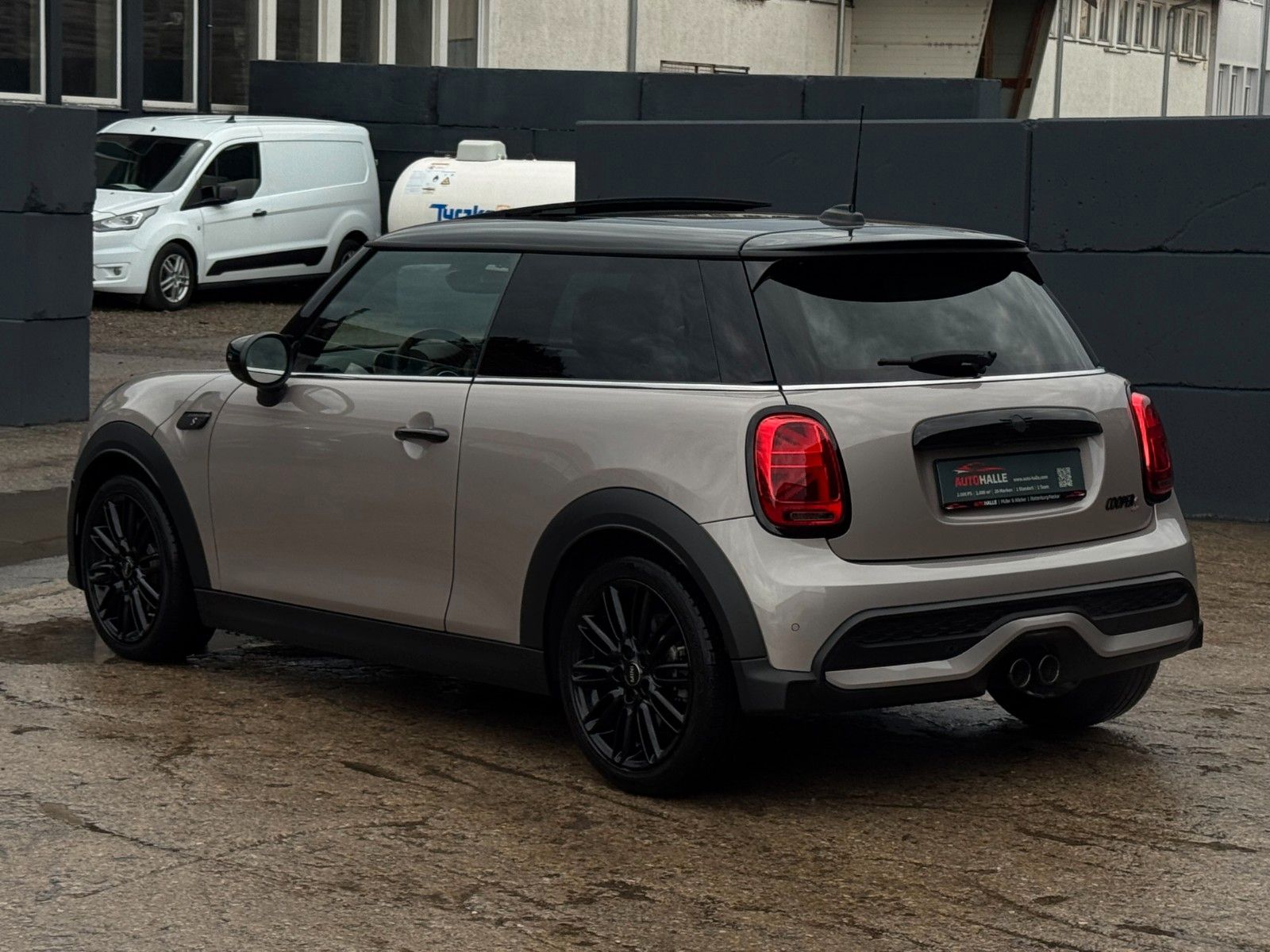 Fahrzeugabbildung MINI Cooper S Classic Trim H&K Pano Leder CAM ACC