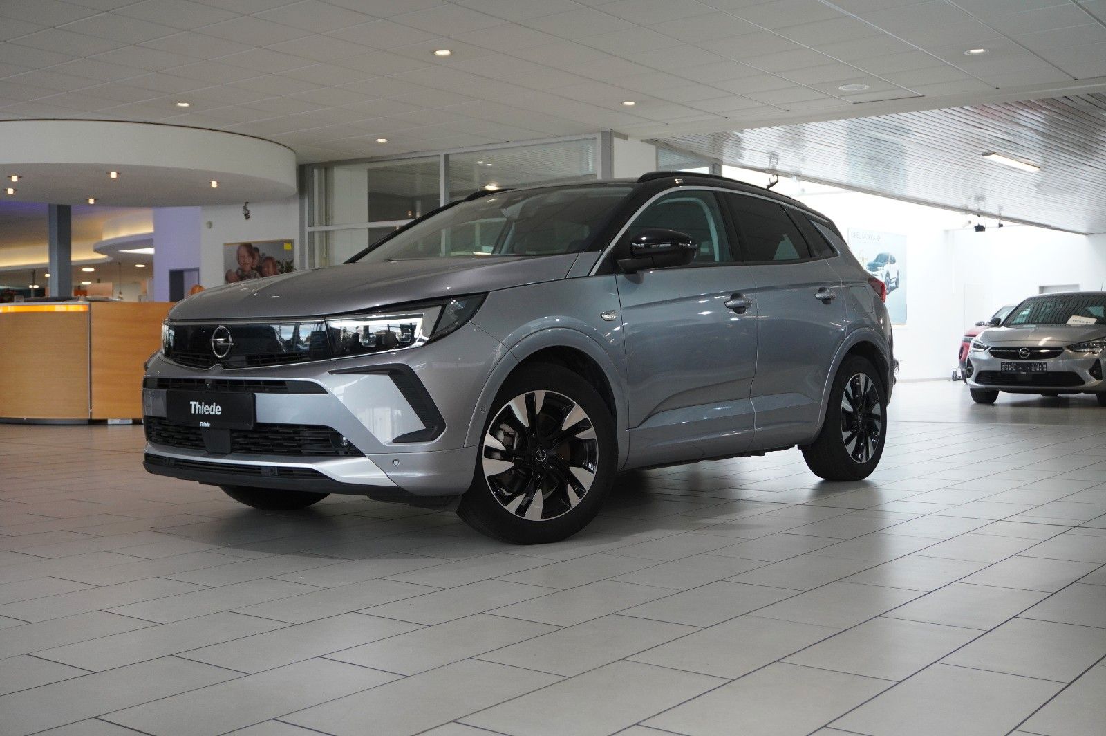 Fahrzeugabbildung Opel Grandland (X) ULTIMATE 4HYBRID NAVI/LED/SPORT/SH