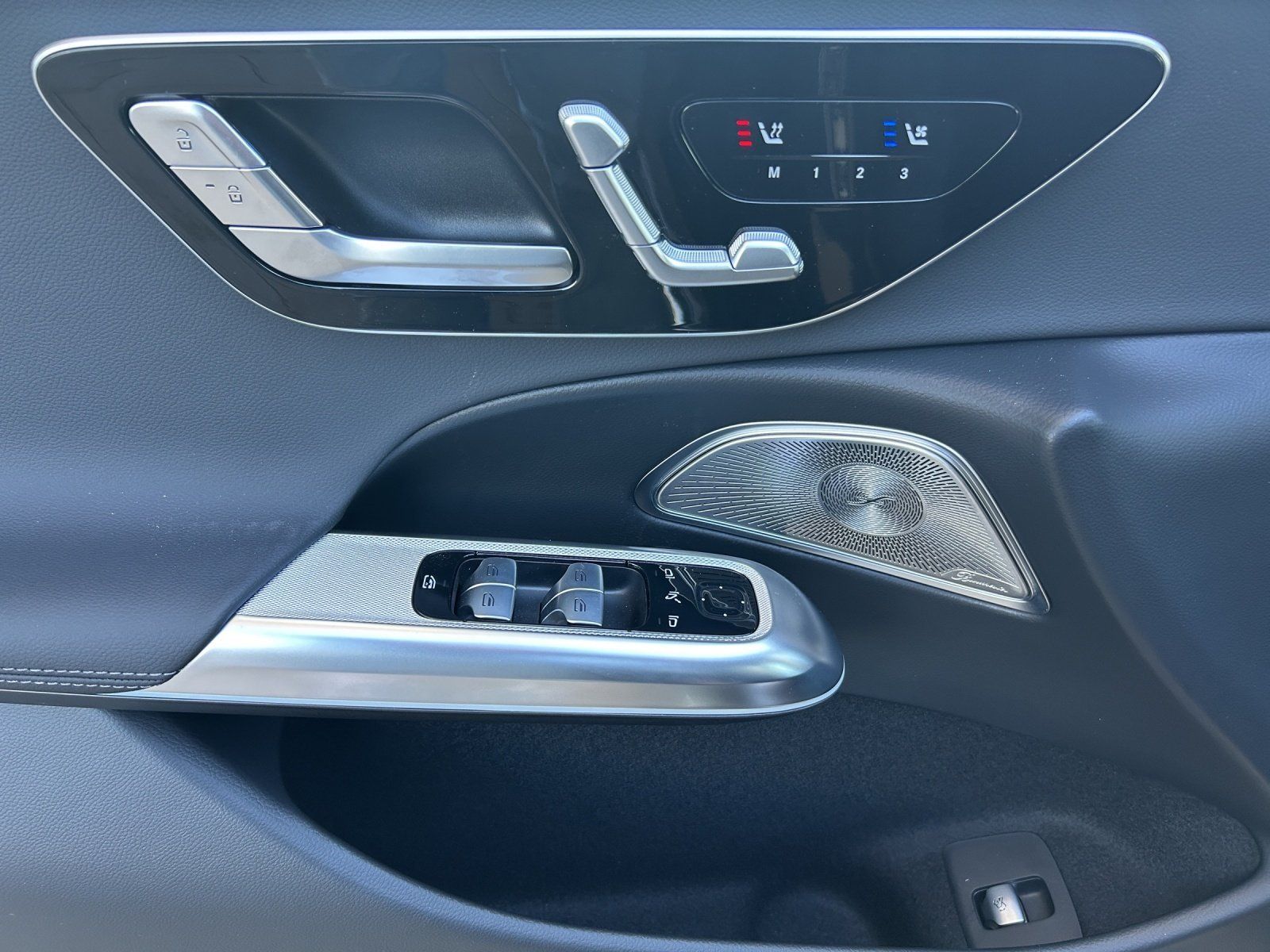 Fahrzeugabbildung Mercedes-Benz E 220 d T AMG Shzg PANO Burmester AHK Sitzklima