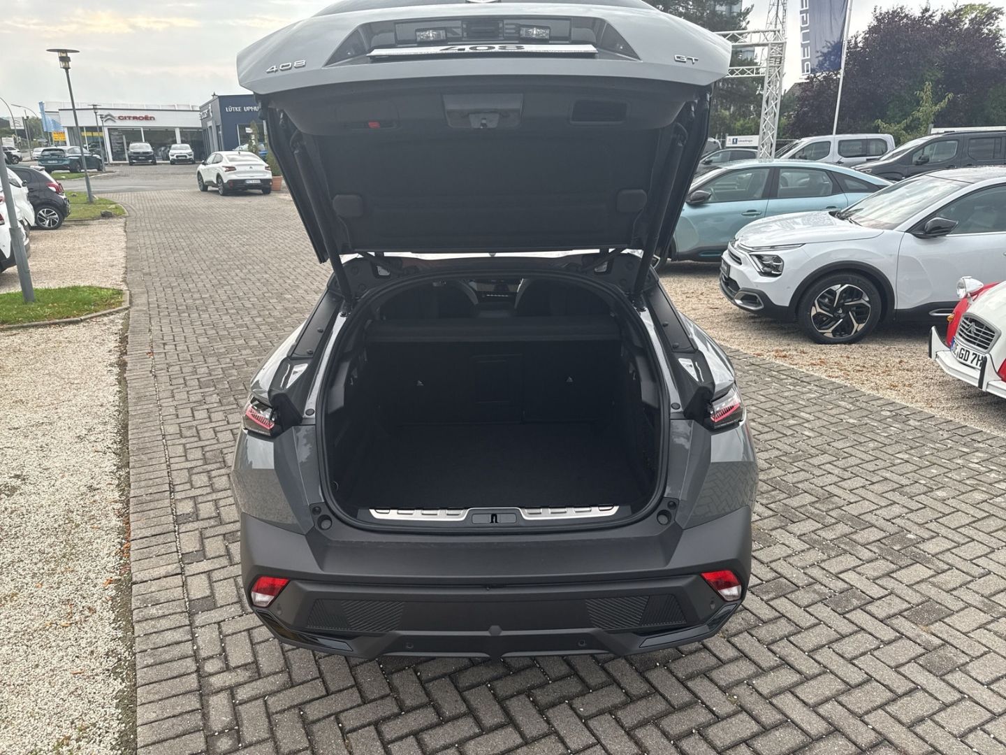 Fahrzeugabbildung Peugeot 408 GT HYBRID 145 e-DSC6 El. Panodach Navi ACC